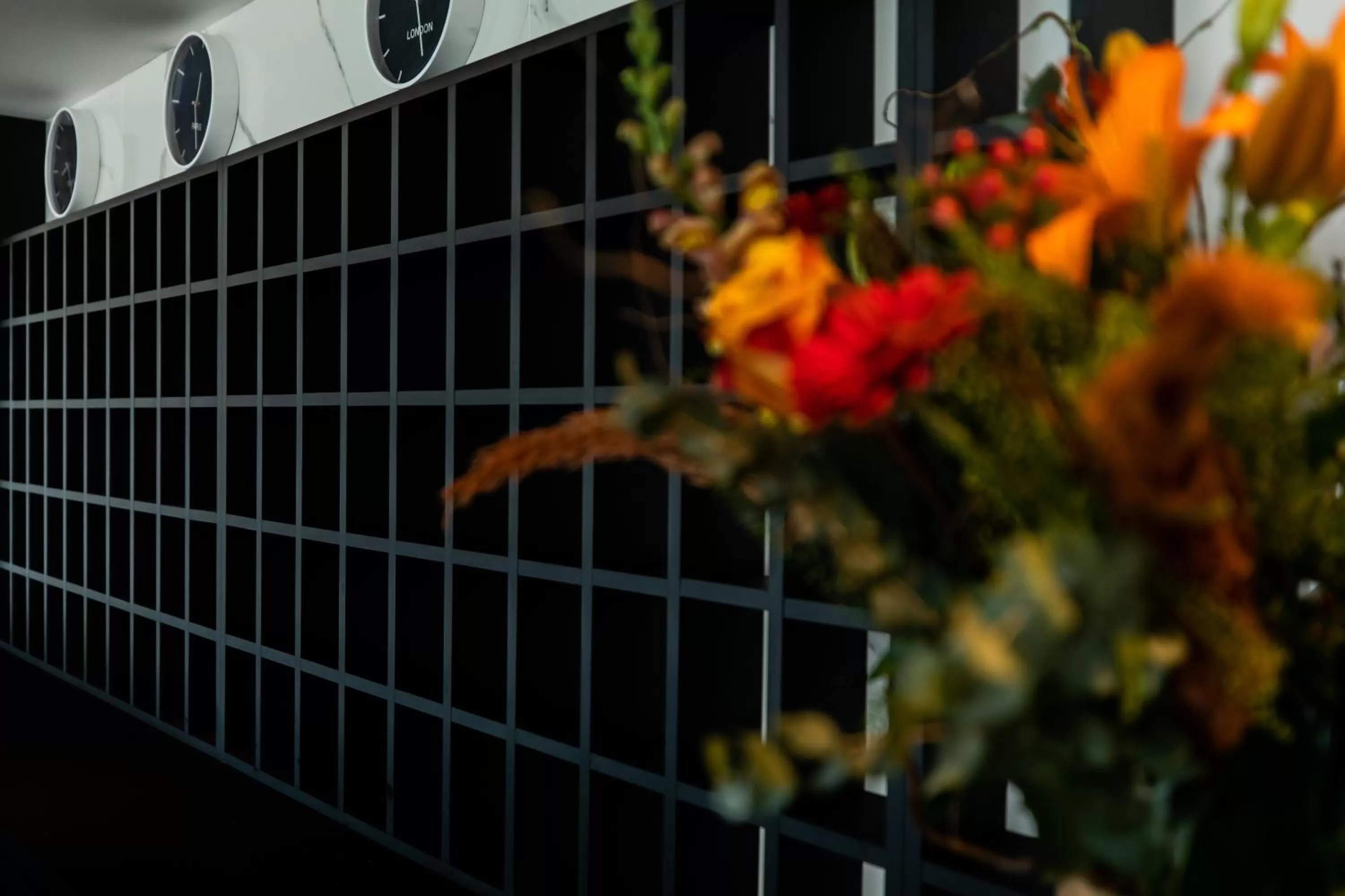 Lobby or reception in Le Barracuda & Spa, Centre Port, pieds dans l'eau, vue mer