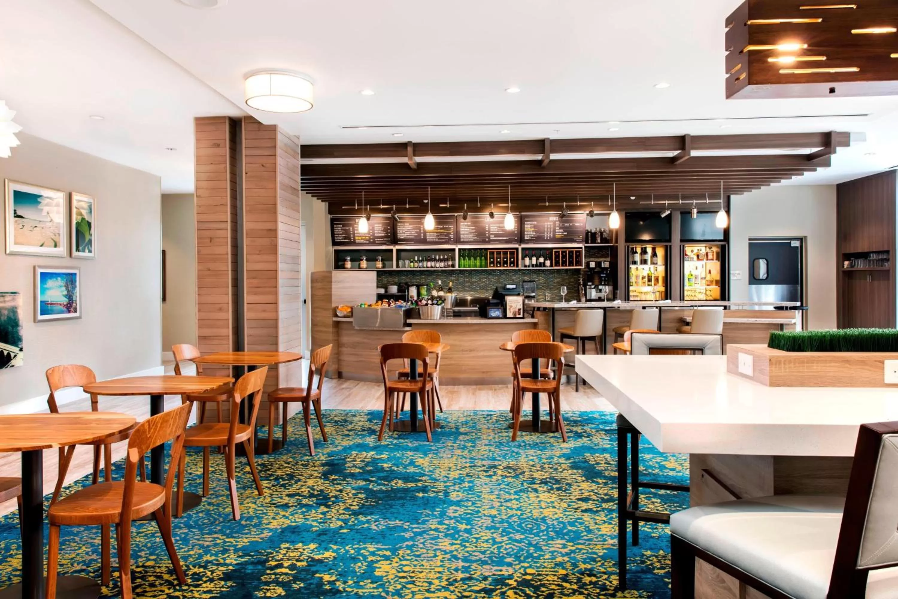 Restaurant/places to eat in Courtyard by Marriott Faro Blanco Resort