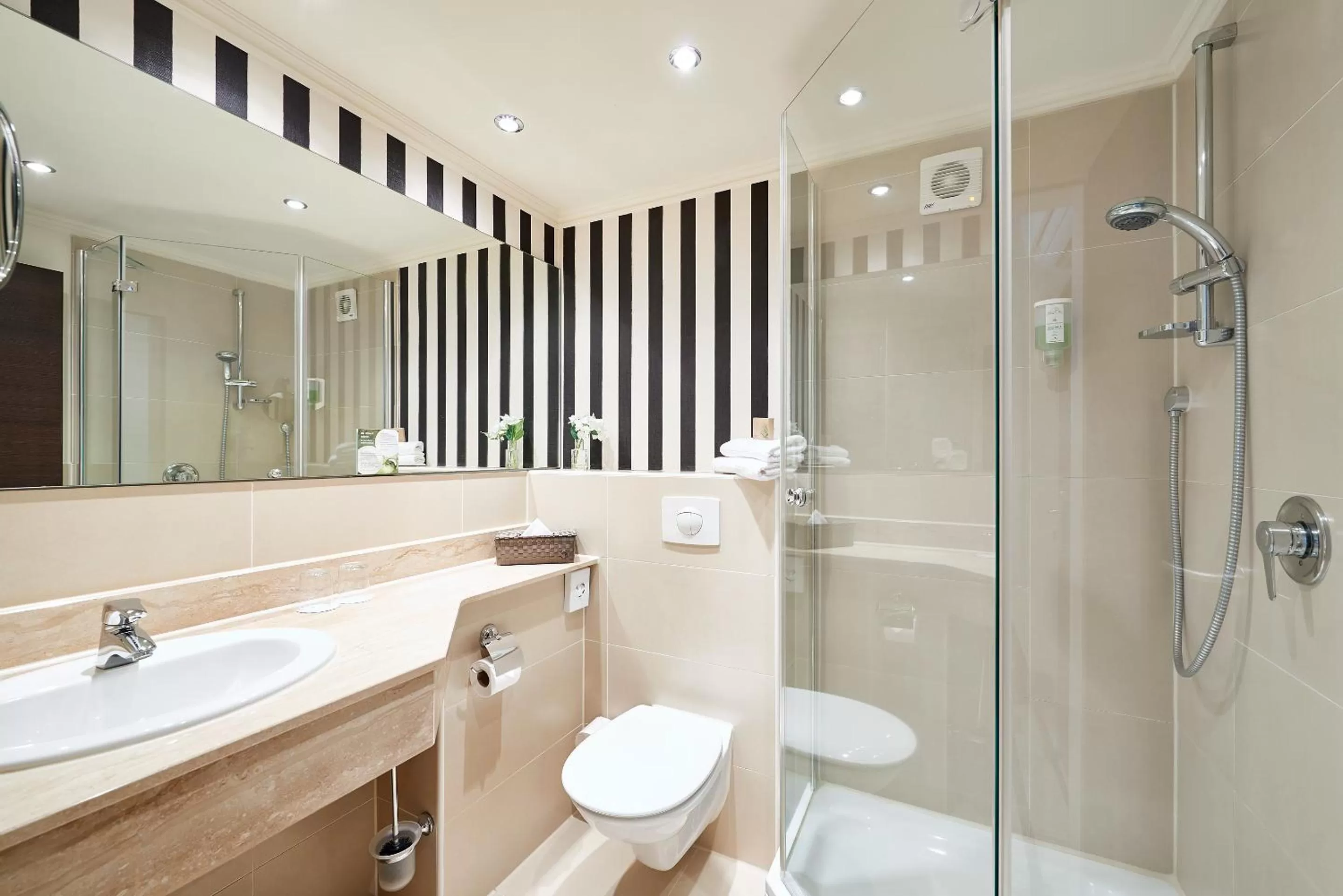 Shower in MUNTE - Wellnesshotel am Stadtwald