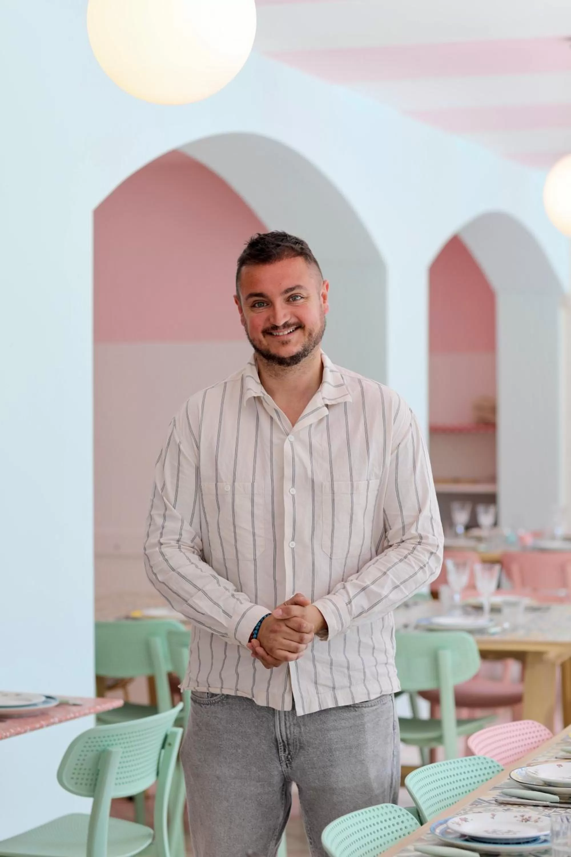 Staff in greet hôtel Pont du Gard - Route d'Avignon