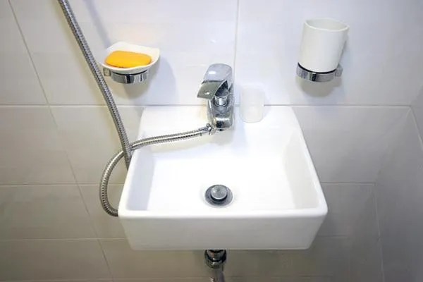 Shower in Crib 49 Guesthouse - Foreigner only