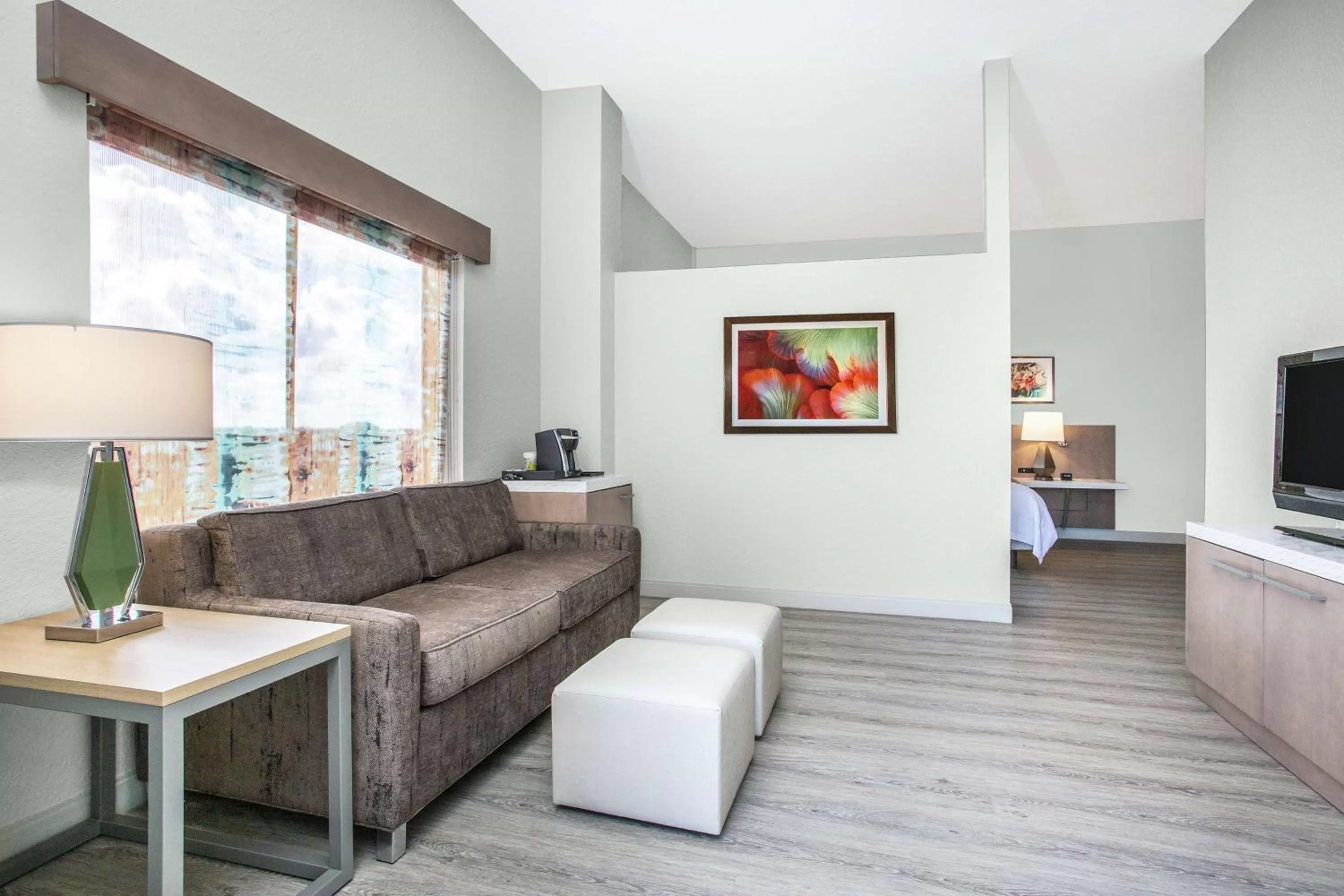 Living room in Hilton Garden Inn Palm Beach Gardens