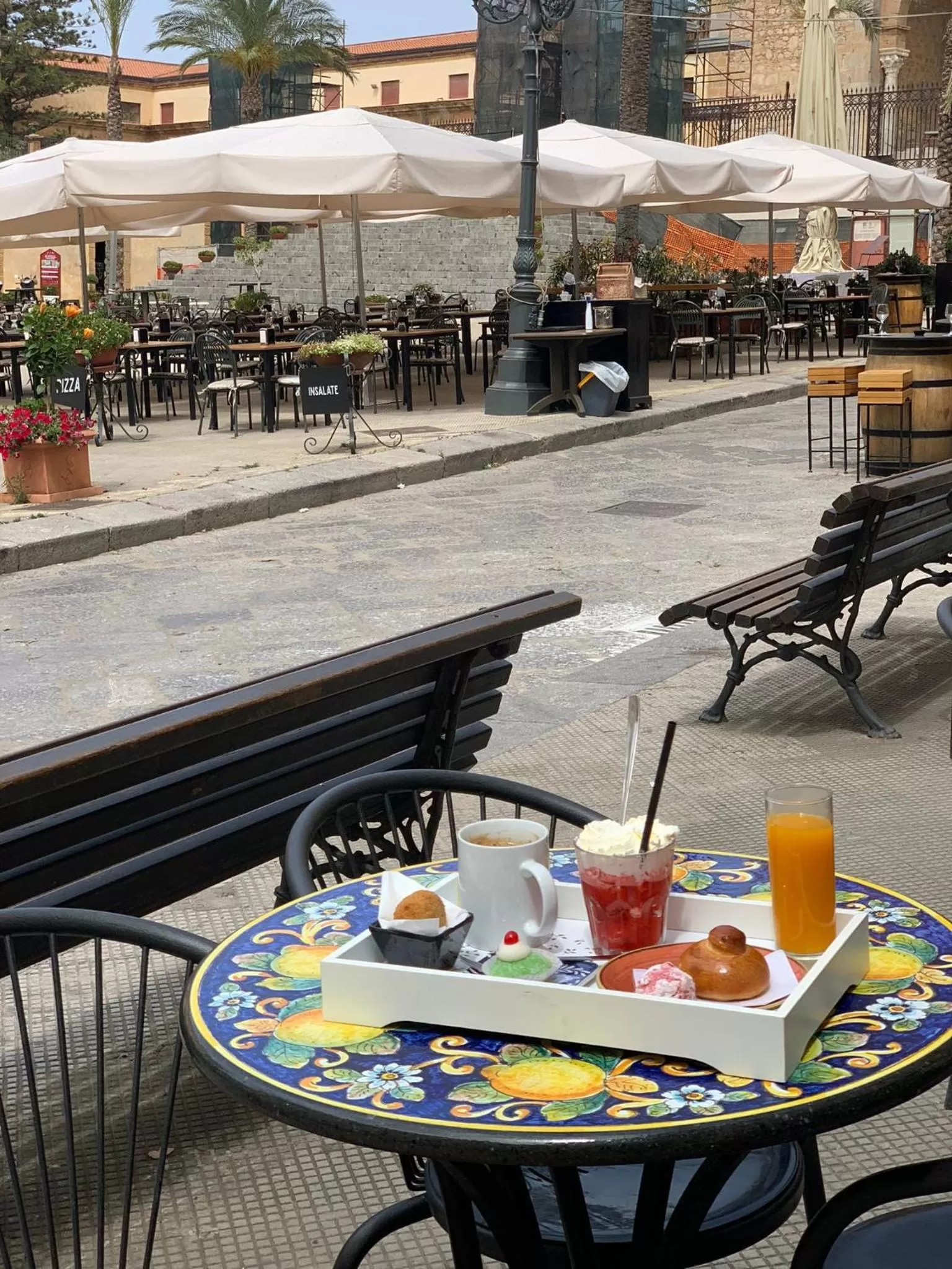 Food and drinks in BM SUITES CEFALU