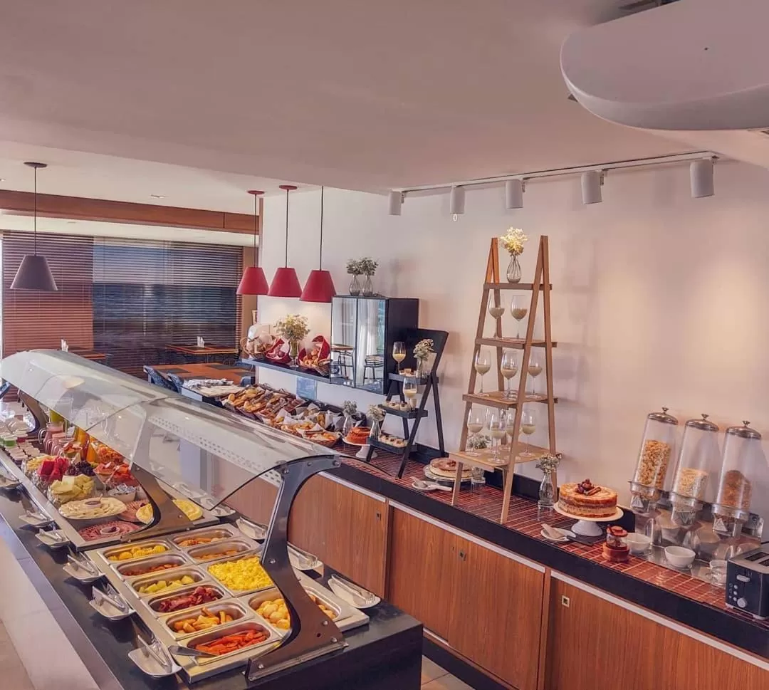 Buffet breakfast in Paradiso Peró Praia Hotel