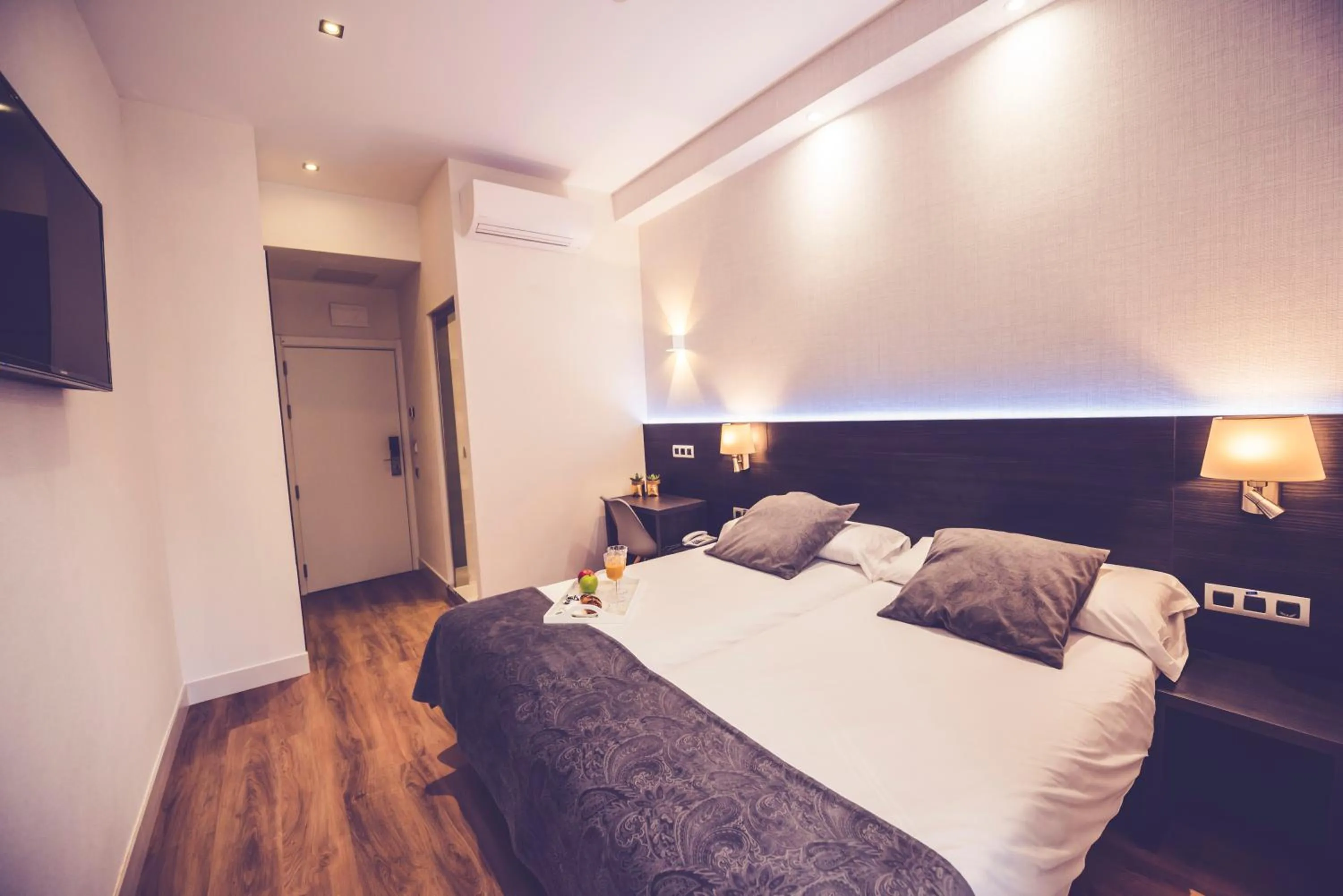 Bedroom, Bed in Hostal Marlasca