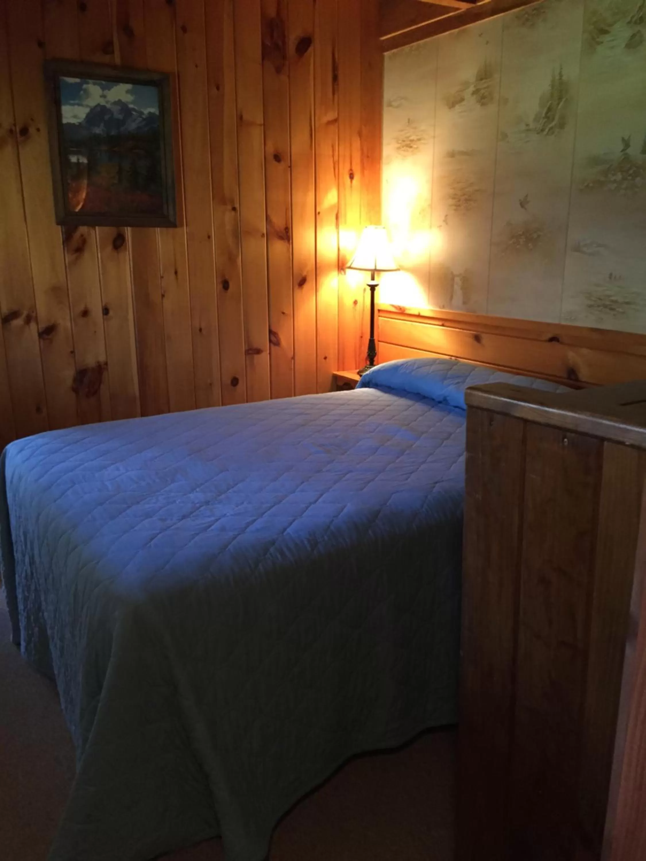Bedroom, Bed in Rough Cut Lodge