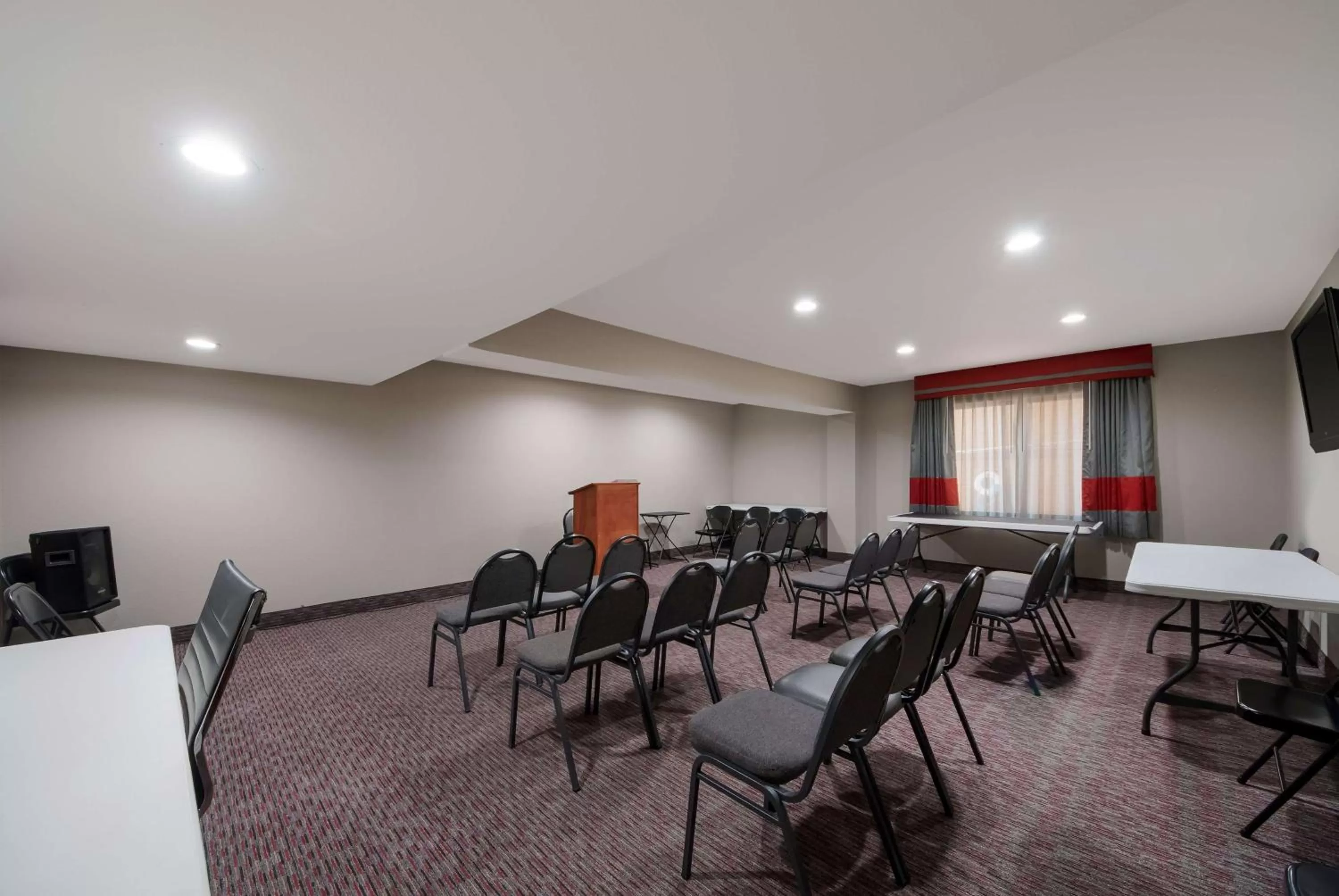 Meeting/conference room in SureStay Plus Hotel by Best Western San Antonio North