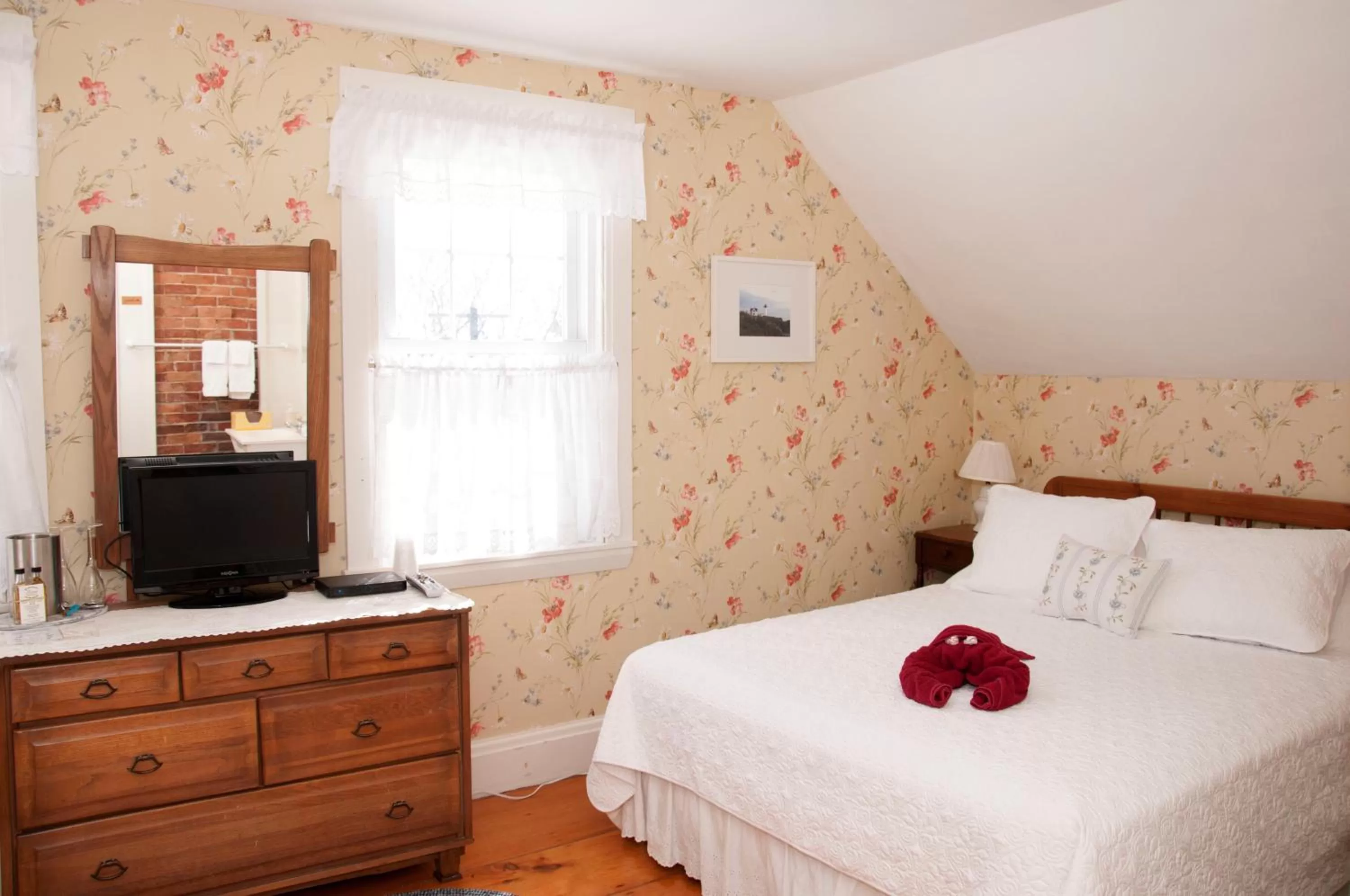 Bed in Candlebay Inn