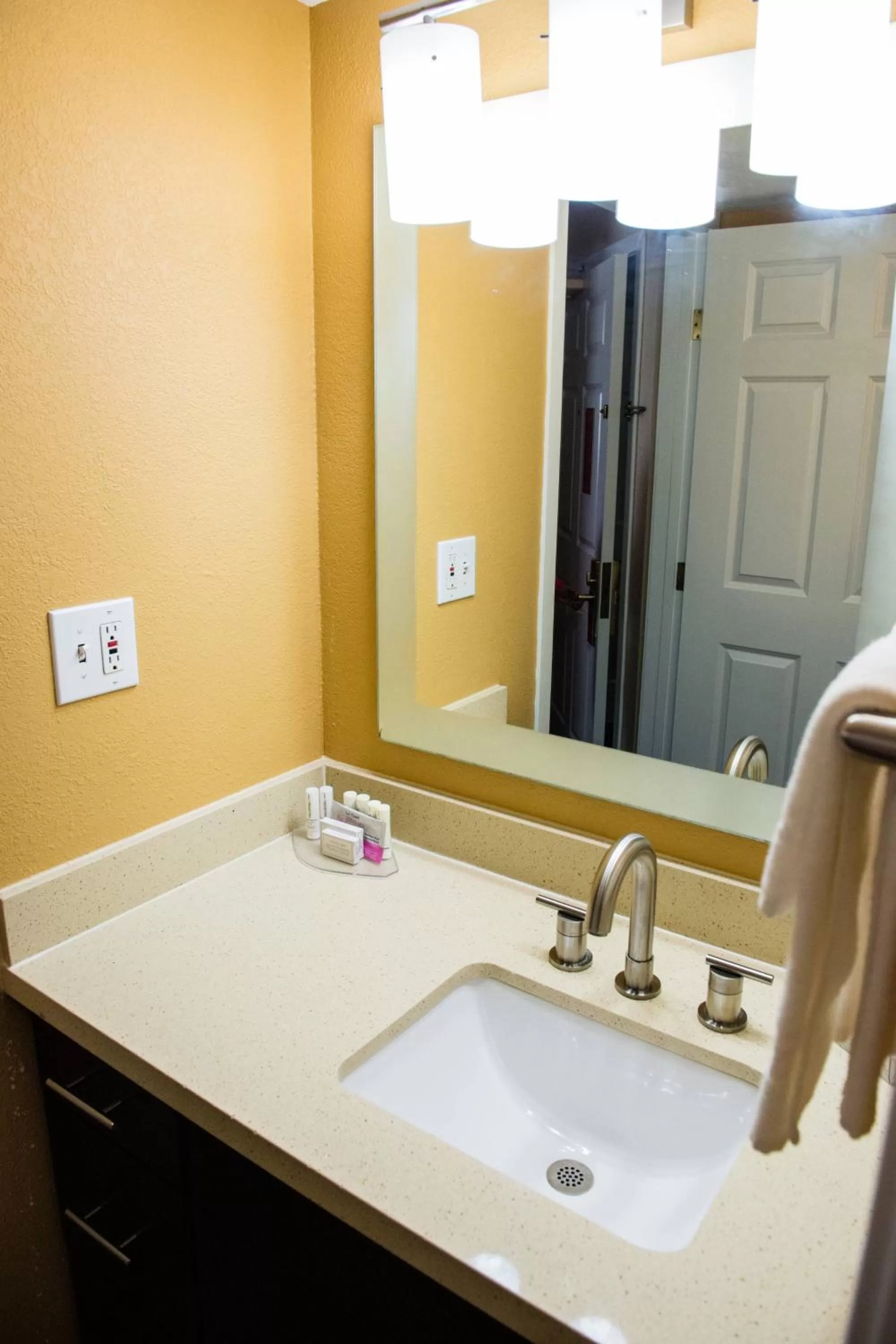 Two-Bedroom Suite in MainStay Suites Houston NASA-Clear Lake