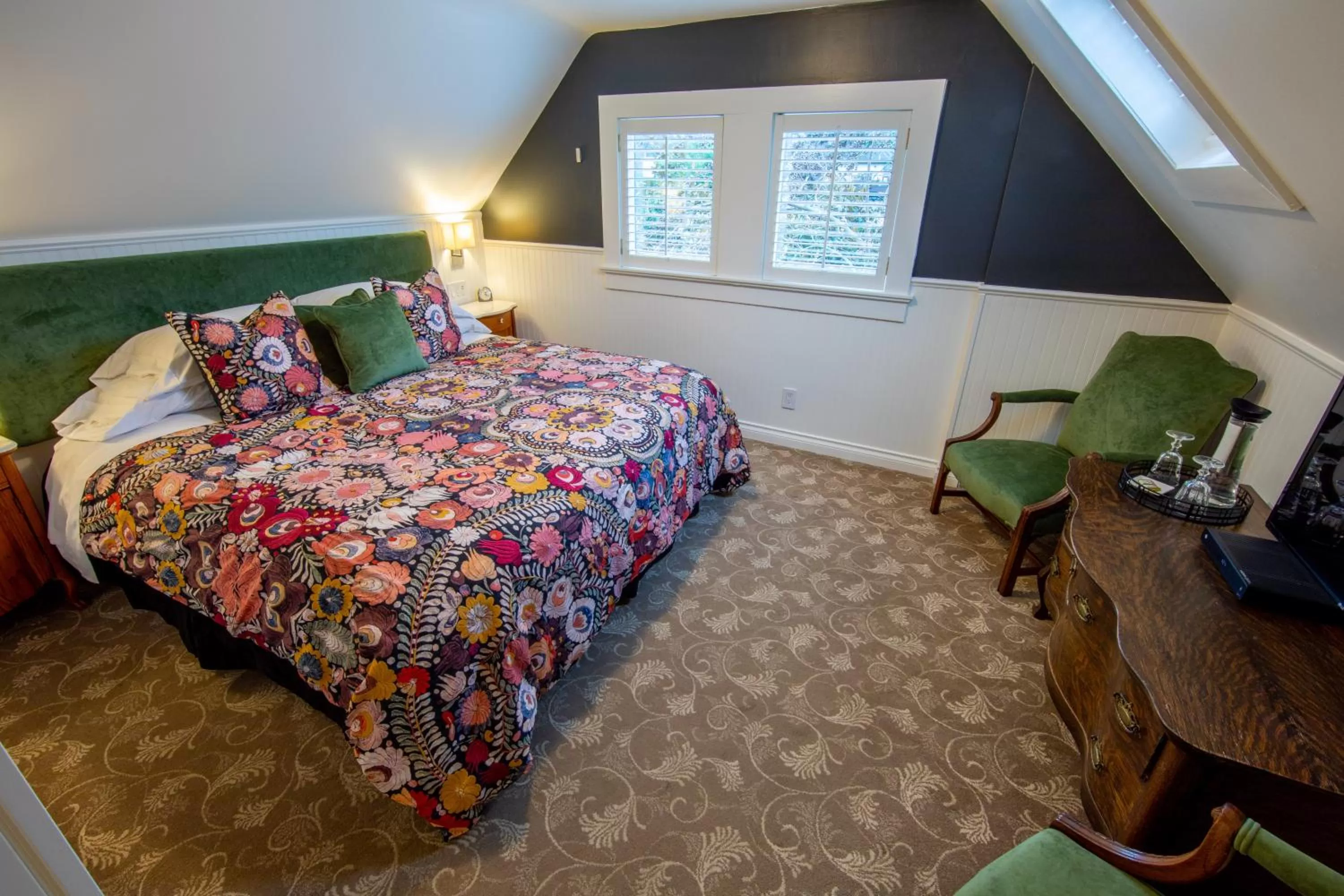 Photo of the whole room, Bed in West End Guest House