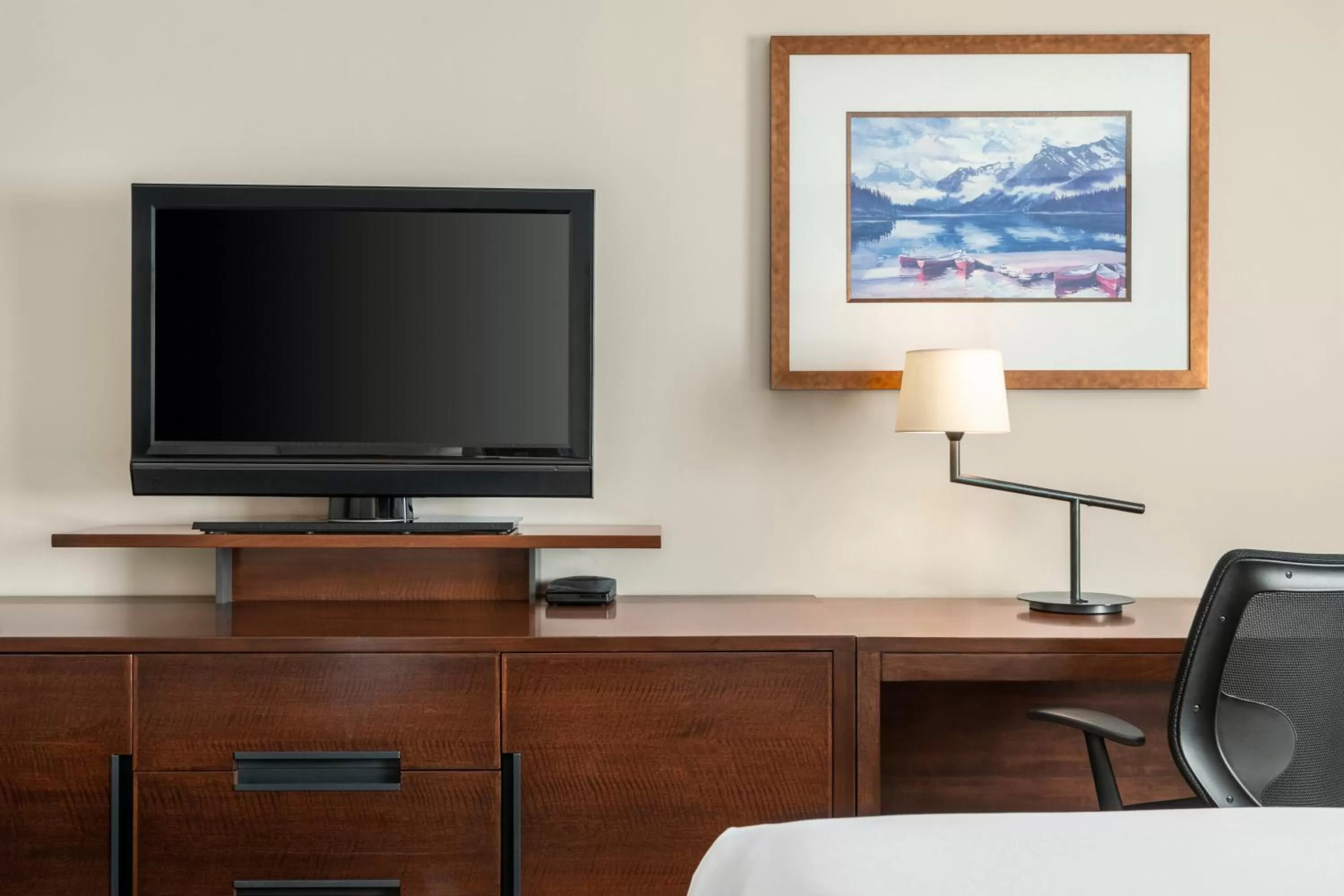 TV and multimedia in Travelodge by Wyndham Calgary South