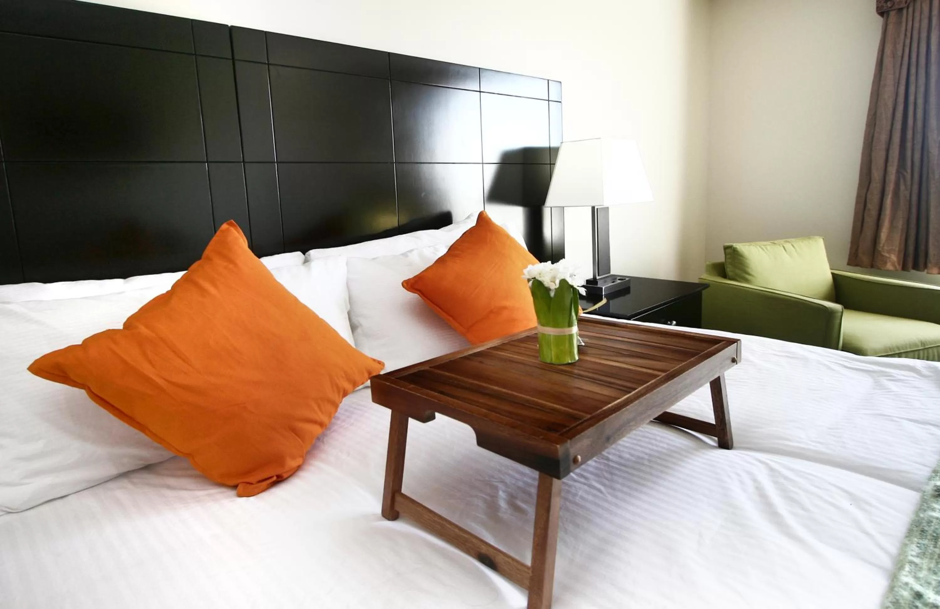 Bed in Foxwood Inn & Suites Drayton Valley