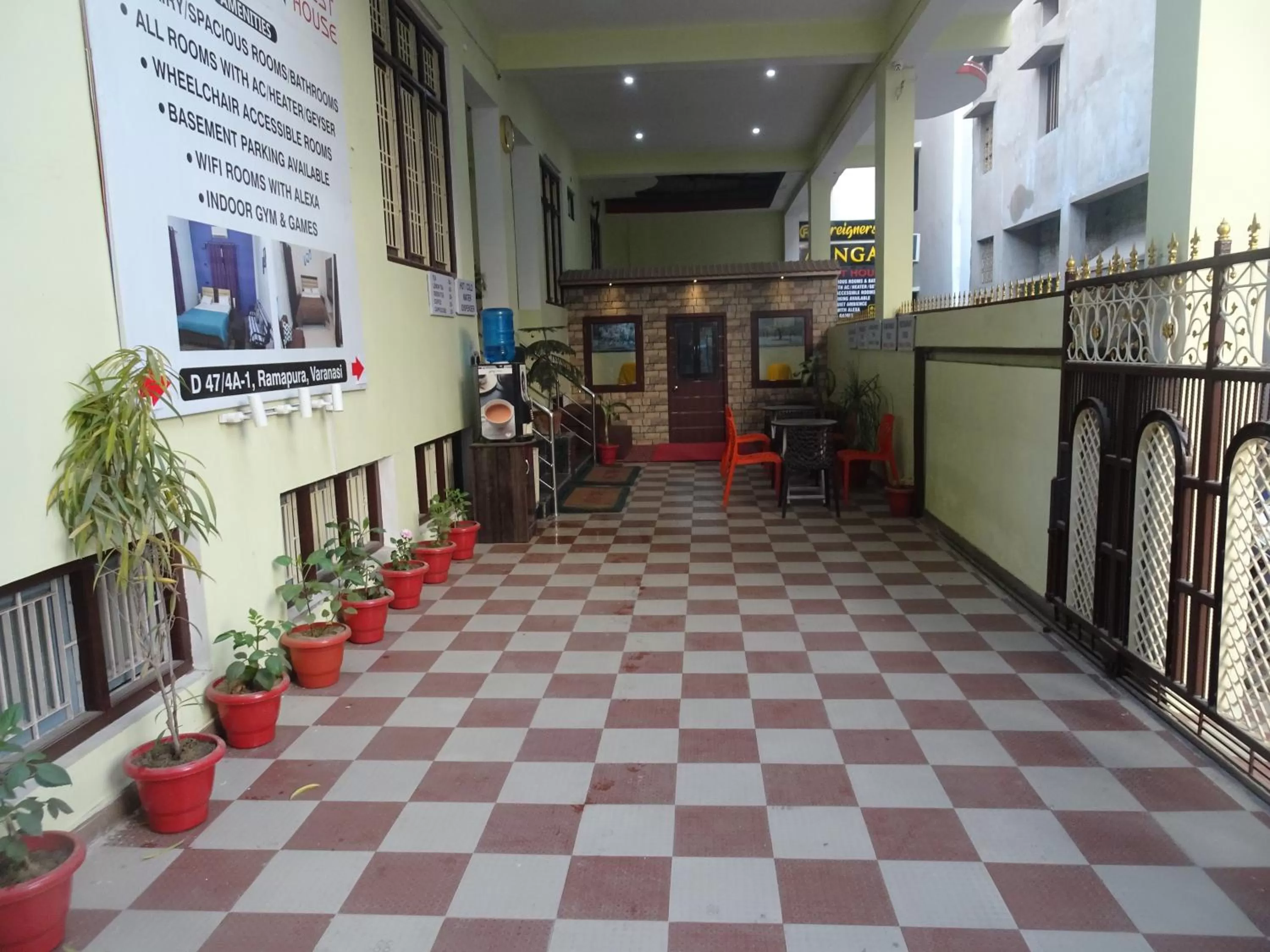 Lobby or reception in Foreigners Inn