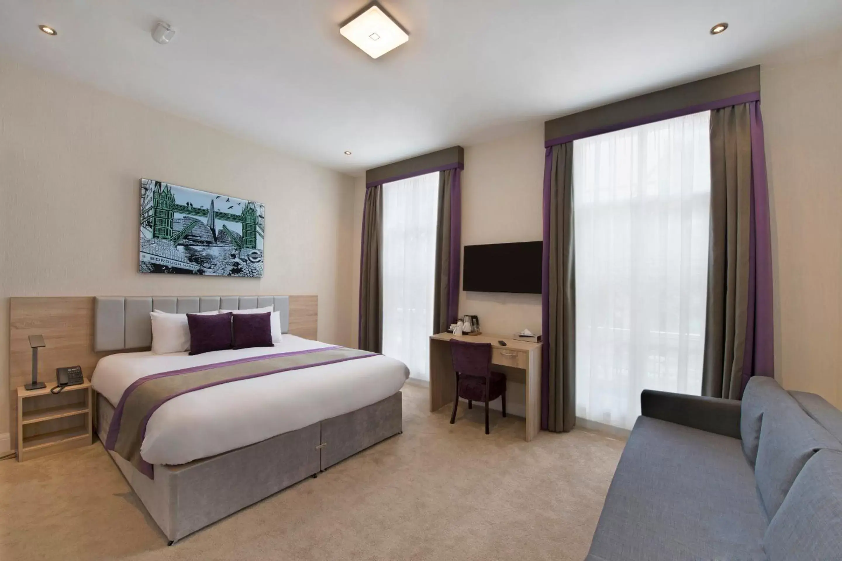 Deluxe Quadruple Room in OYO Townhouse 30 Sussex Hotel, London Paddington Deluxe Quadruple Room in OYO Townhouse 30 Sussex Hotel, London Paddington