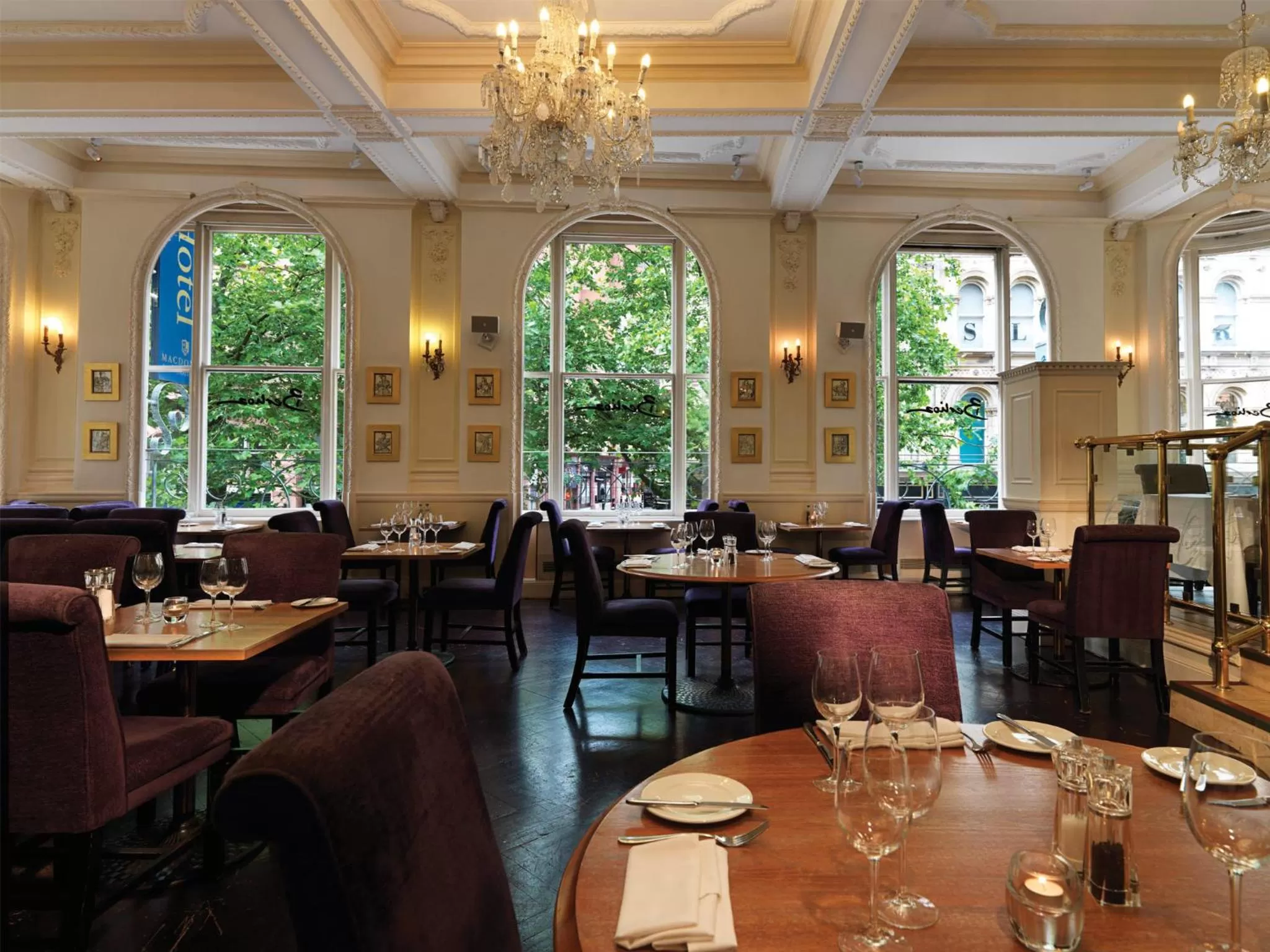 Restaurant/places to eat in Macdonald Burlington Hotel