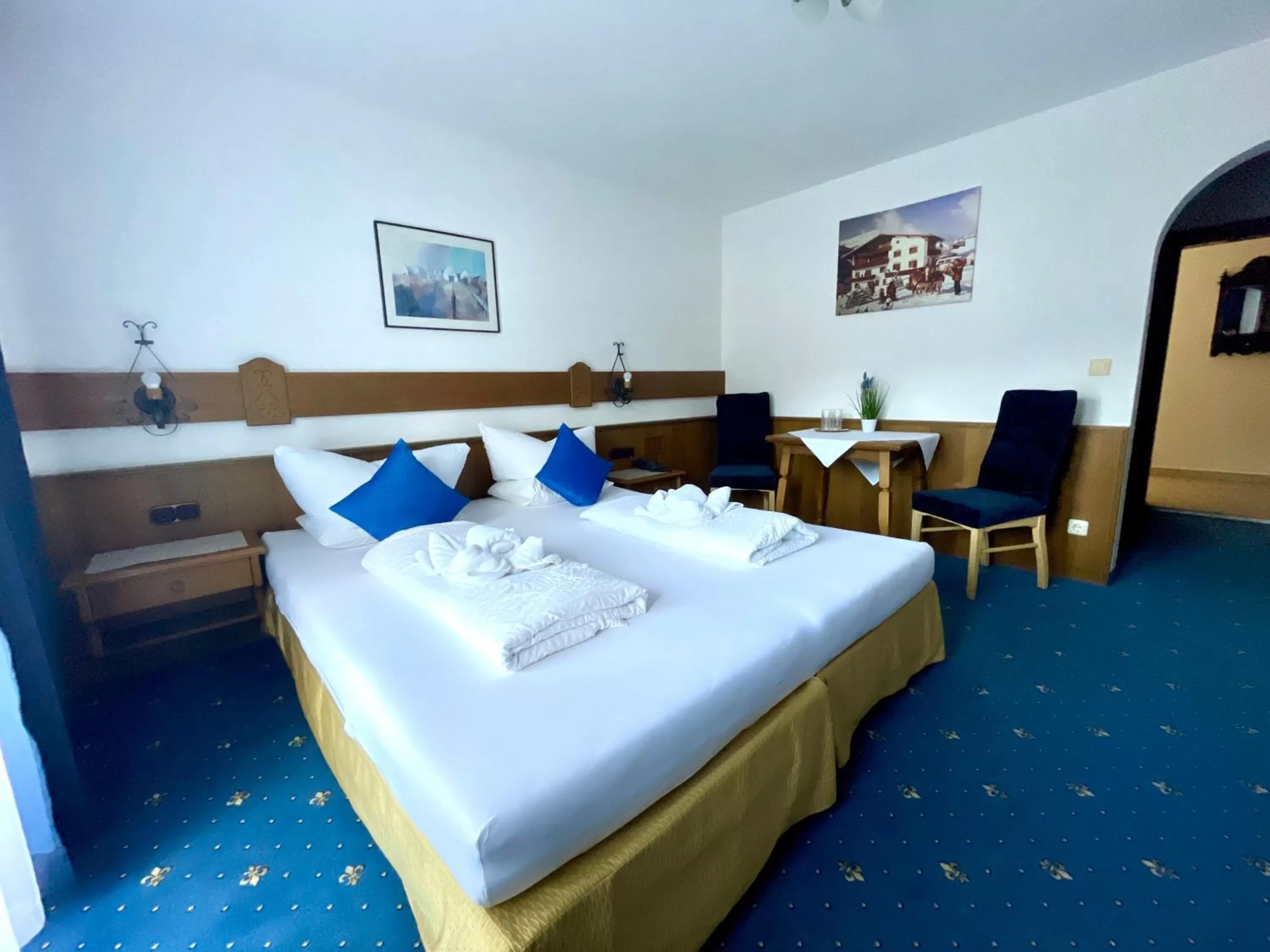 Bed in Hotel Marienhof- Erstes Motorradhotel in Fliess!