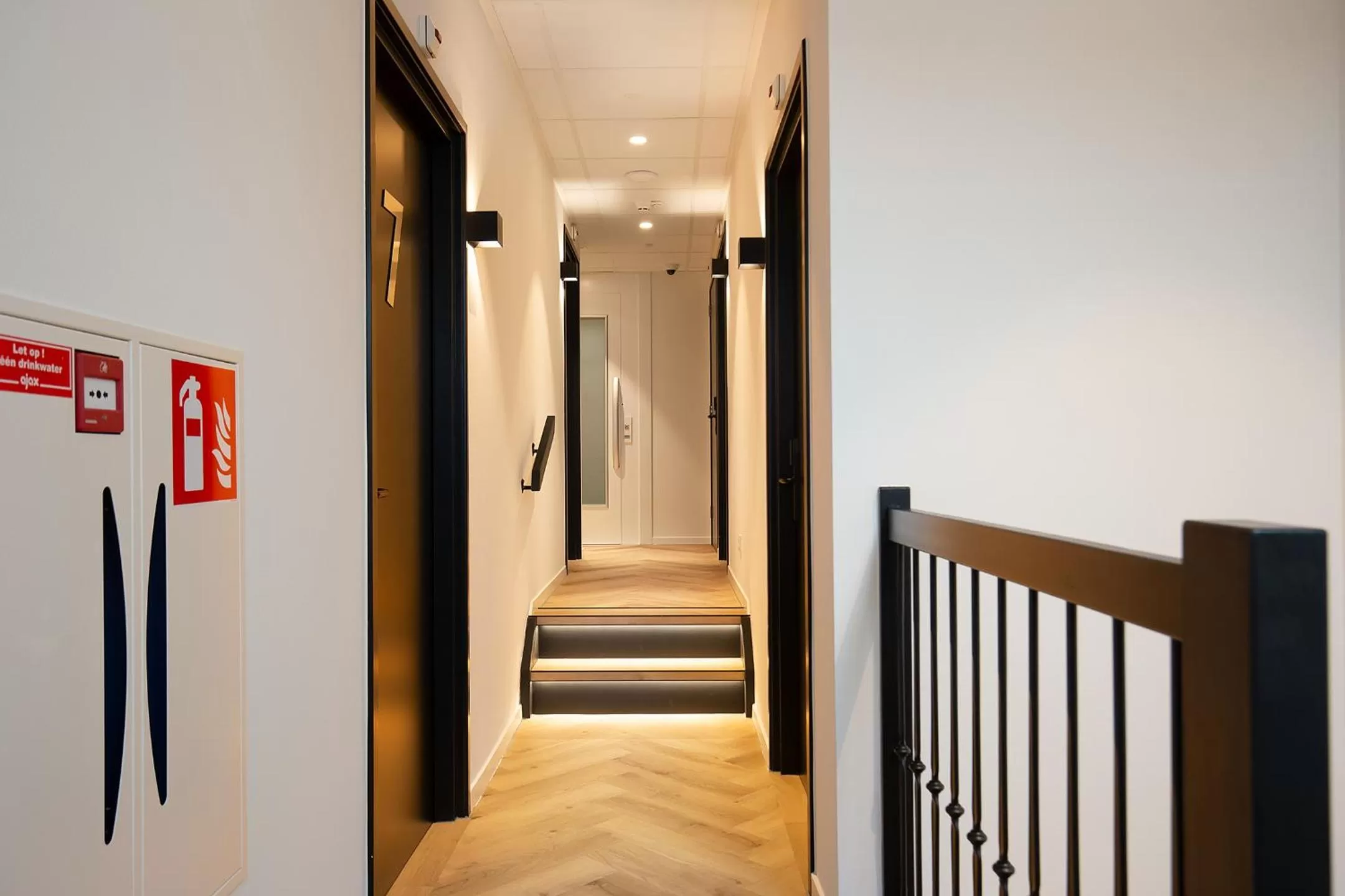 Property building in Snoozz Hotels Bolsward Boutique hotel zonder receptie met digitale sleutel