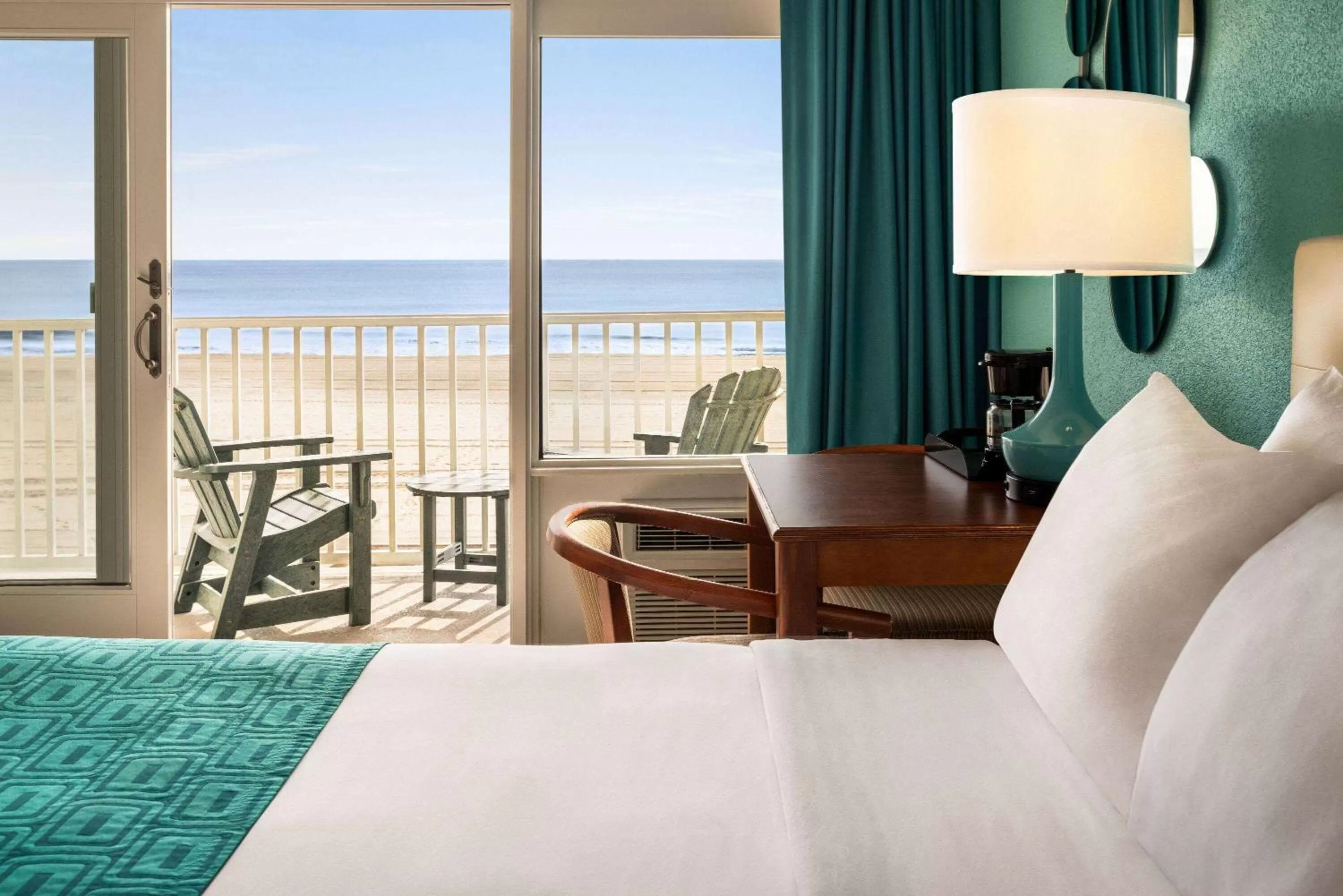 Photo of the whole room, Bed in Howard Johnson by Wyndham Ocean City Oceanfront