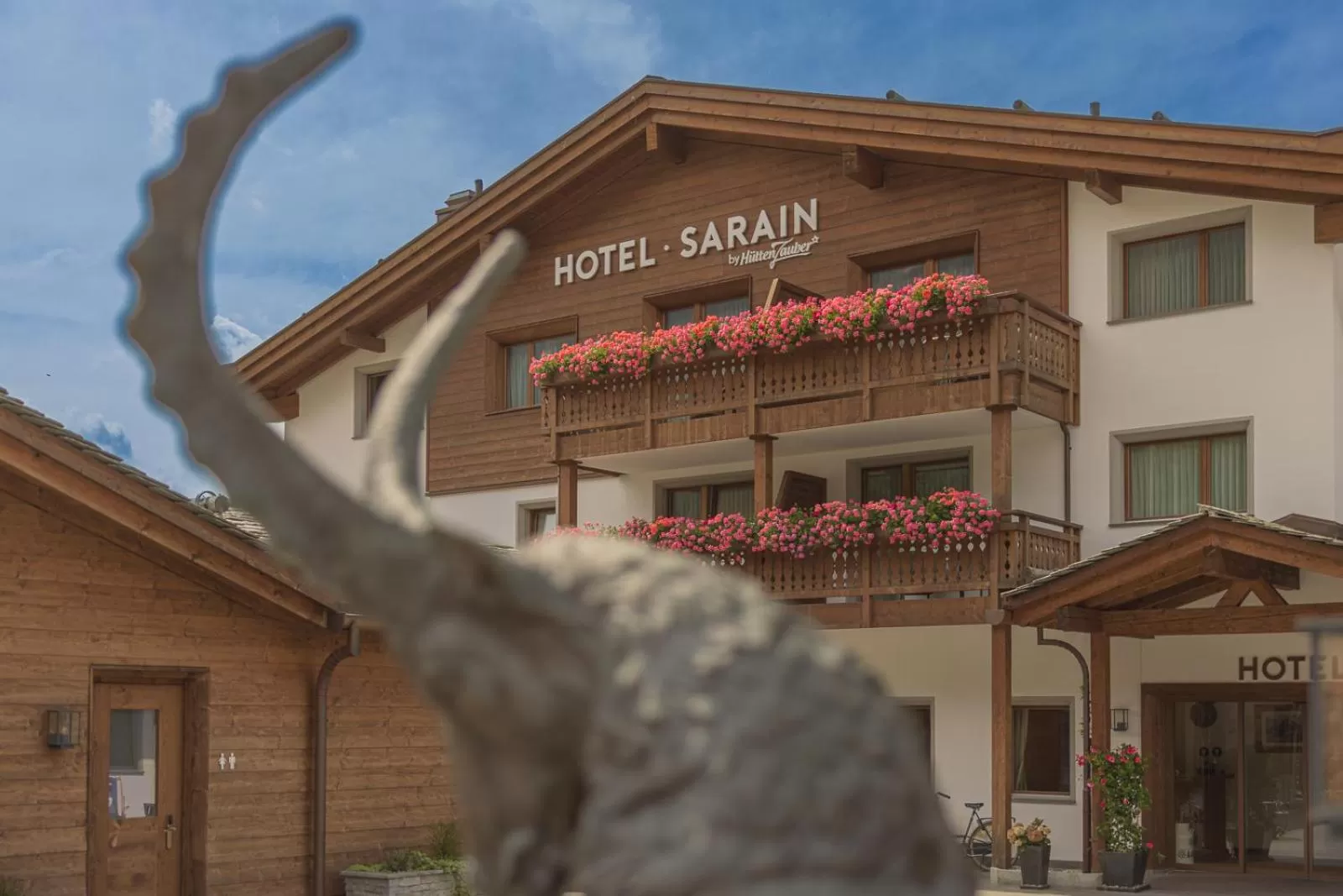 Facade/entrance in Hotel Sarain Active Mountain Resort
