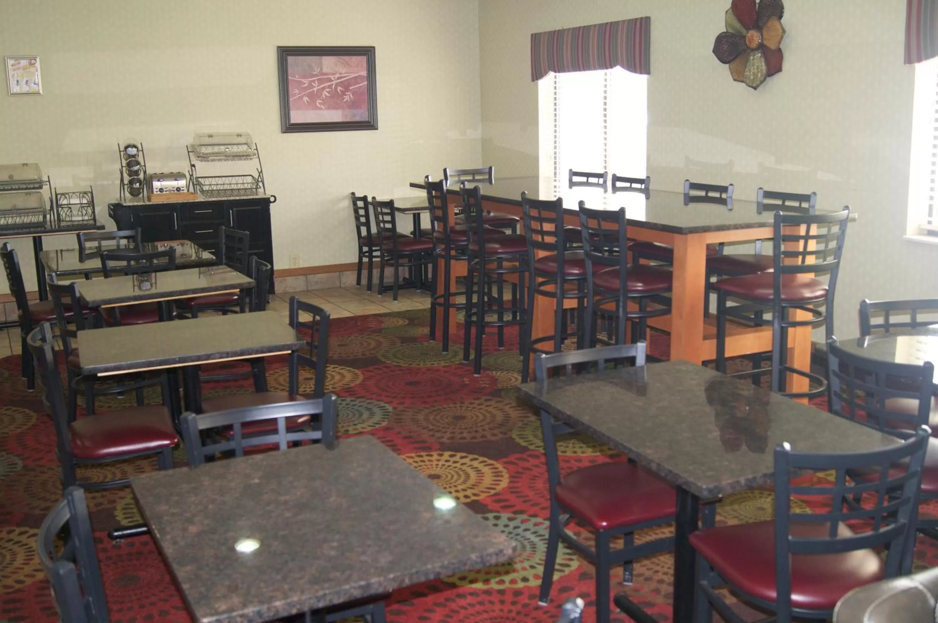 Restaurant/places to eat in Baymont by Wyndham Portage