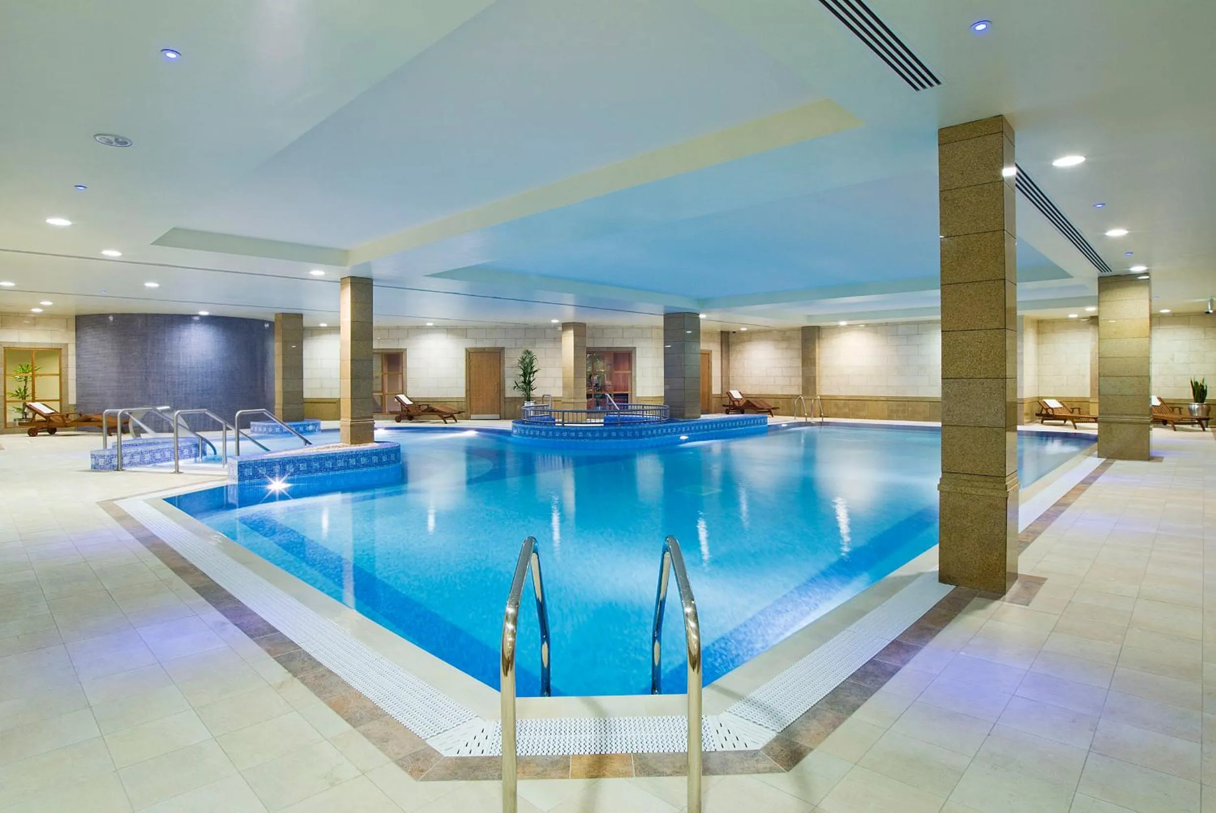 Swimming pool in Bonnington Hotel & Leisure Centre