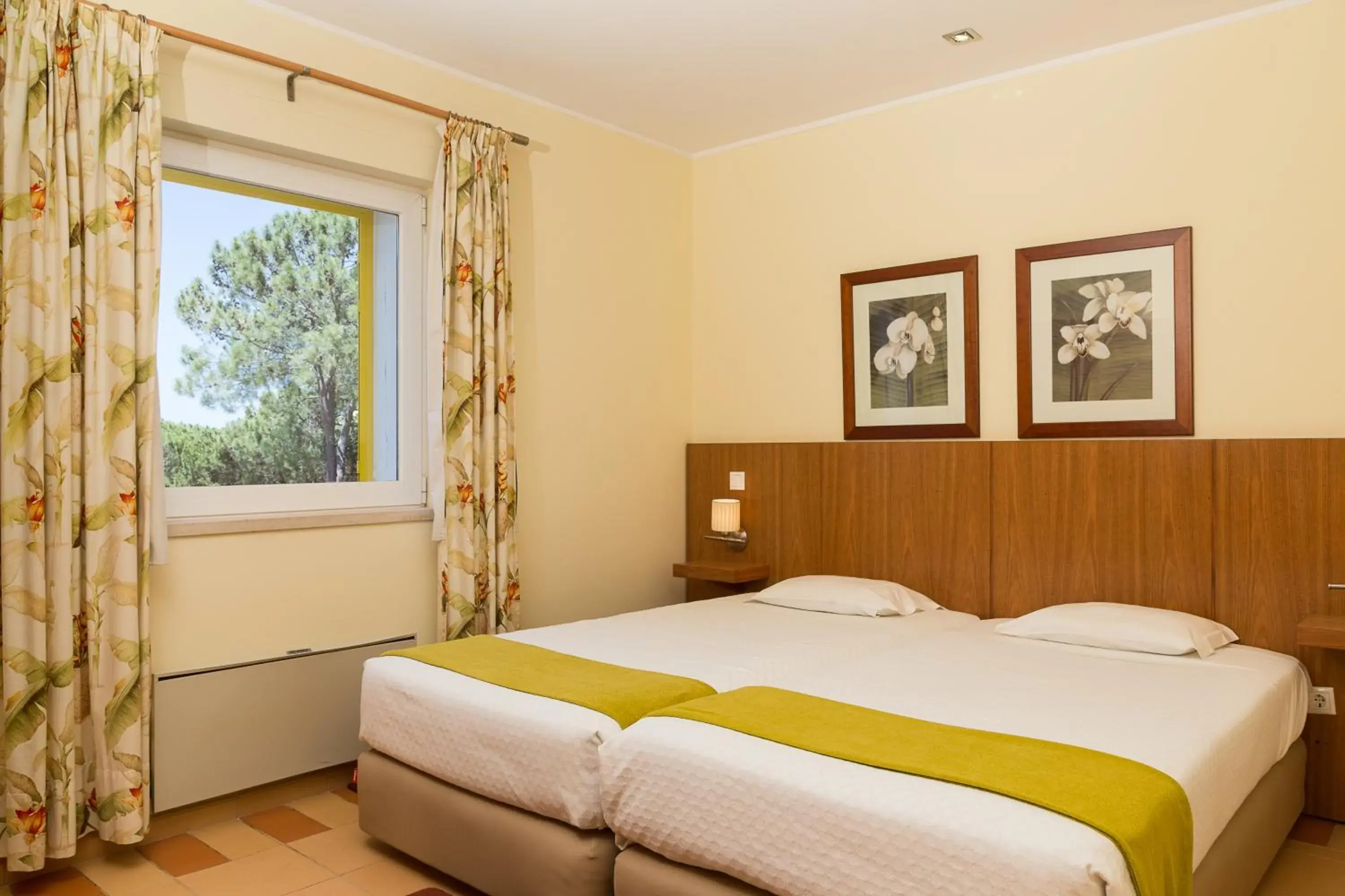 One-Bedroom Apartment with Pool View in Apartamentos Turisticos Pinhal Da Marina One-Bedroom Apartment with Pool View in Apartamentos Turisticos Pinhal Da Marina