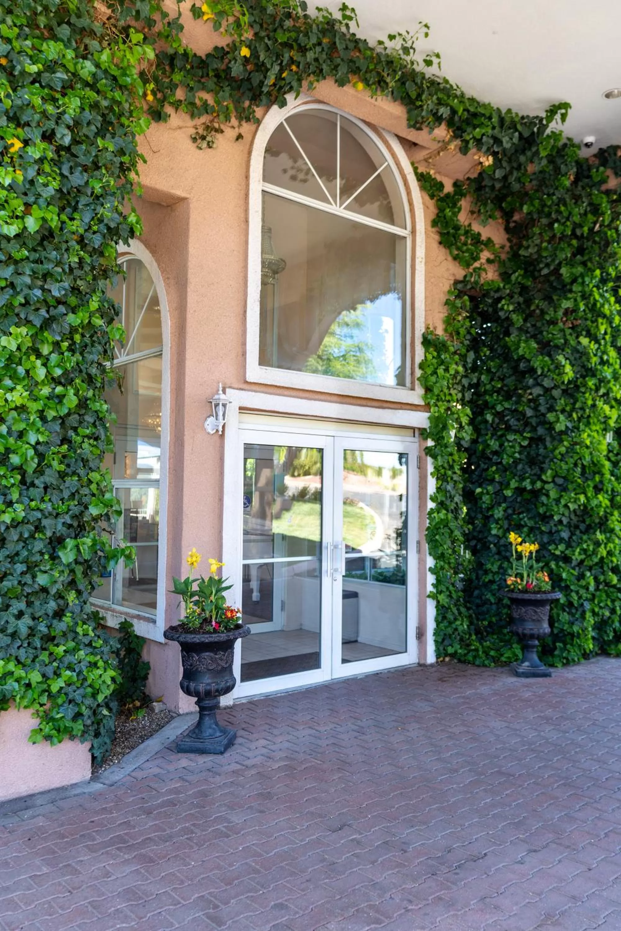 Facade/entrance in Forest Villas Hotel