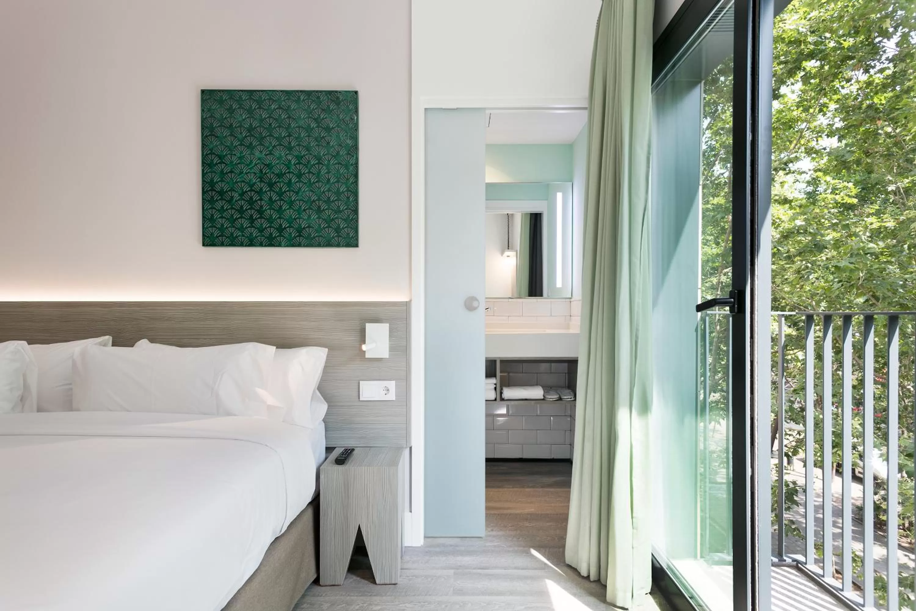 Bathroom, Bed in Niu Barcelona Hotel