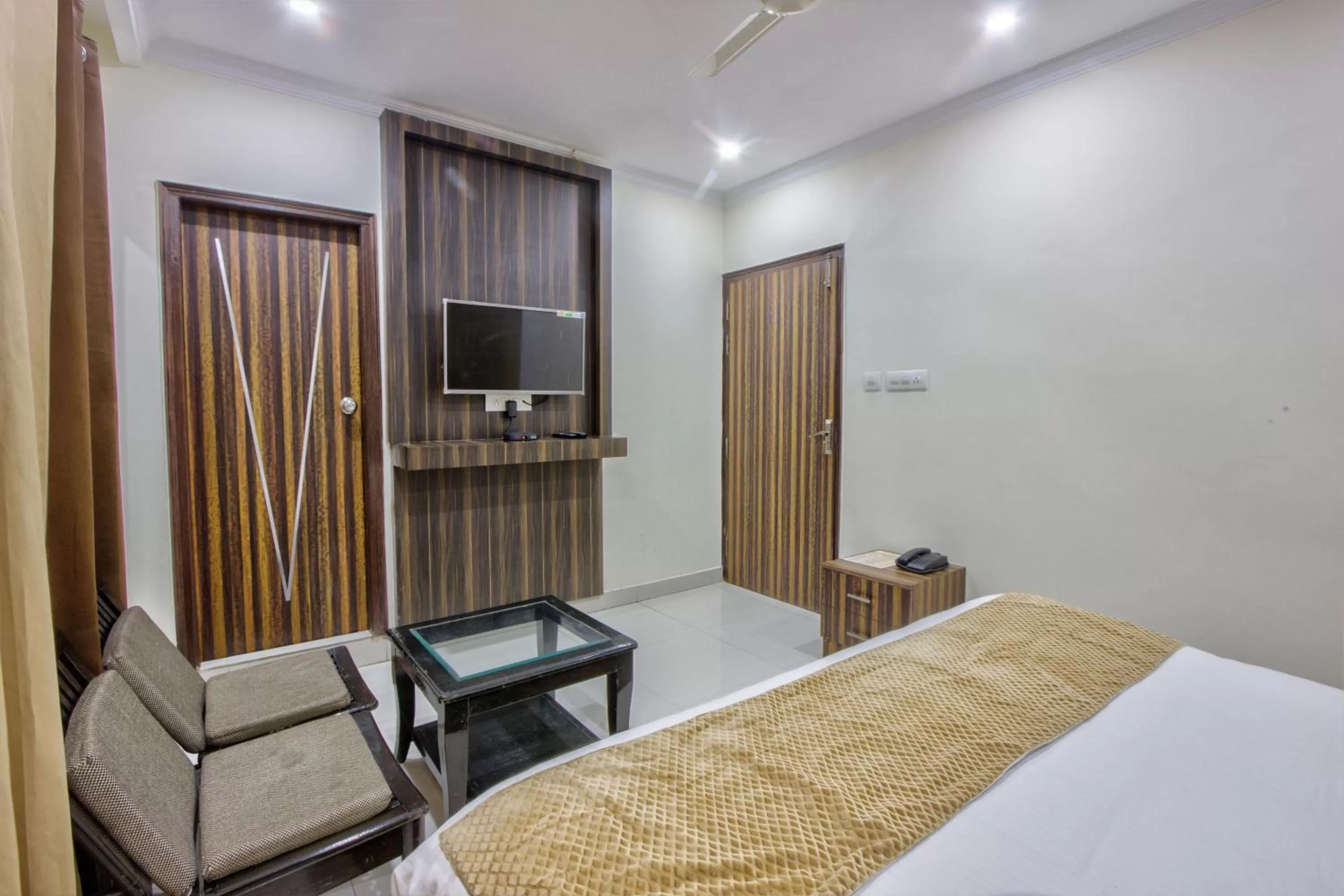 Bedroom, Bed in Hotel Bliss Valley - Hotel in Dharamshala