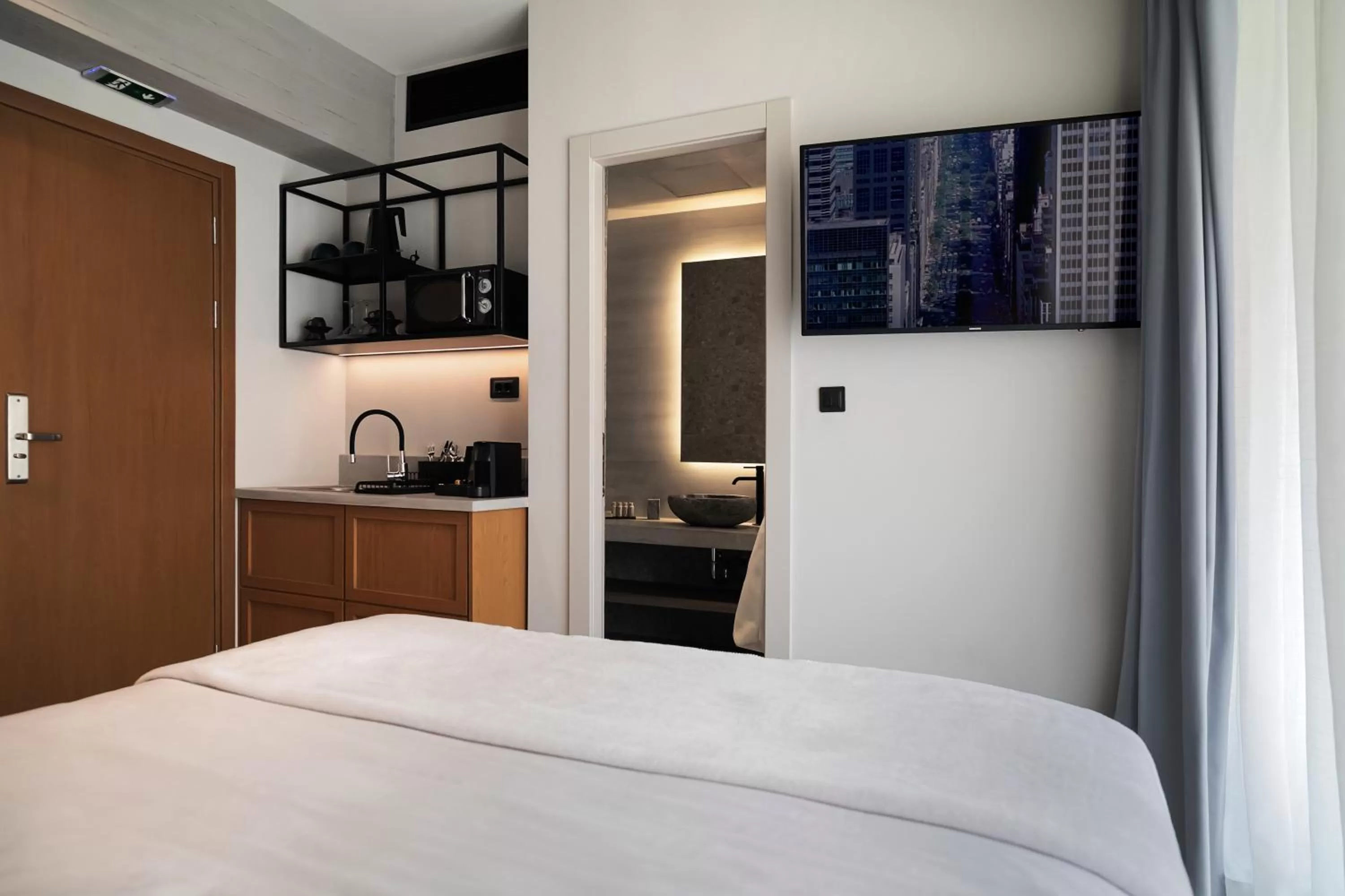 Bed in Bob W Athens Akadimia