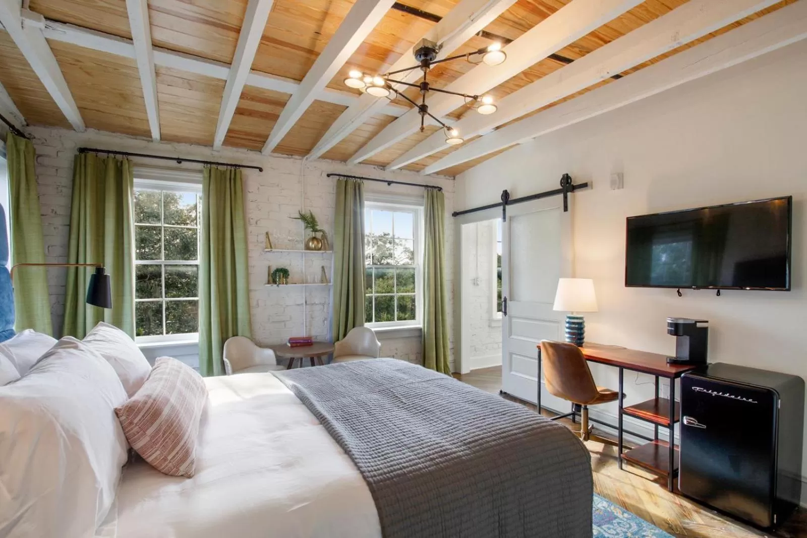 Bed in The Present Hotel