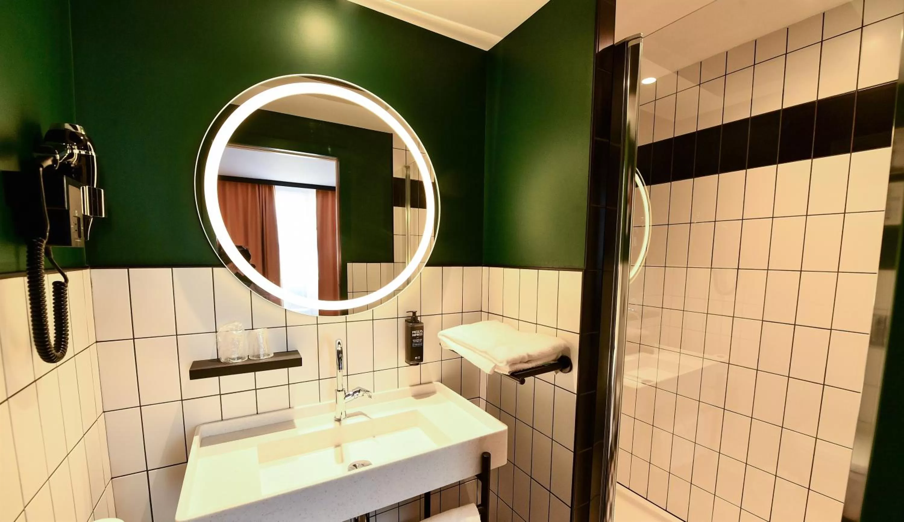 Shower in ibis Styles Dijon Central