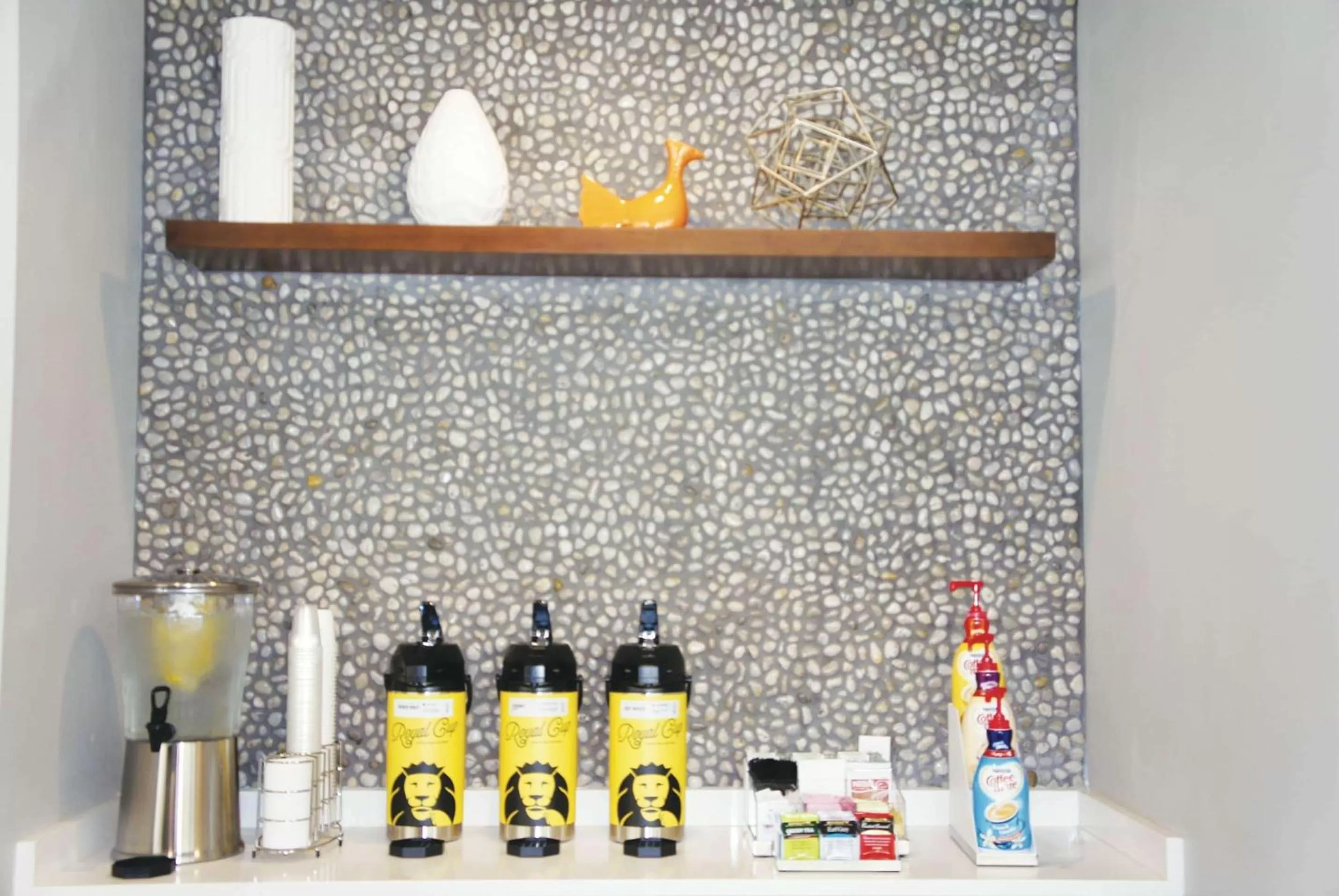 Coffee/tea facilities in La Quinta by Wyndham Madera