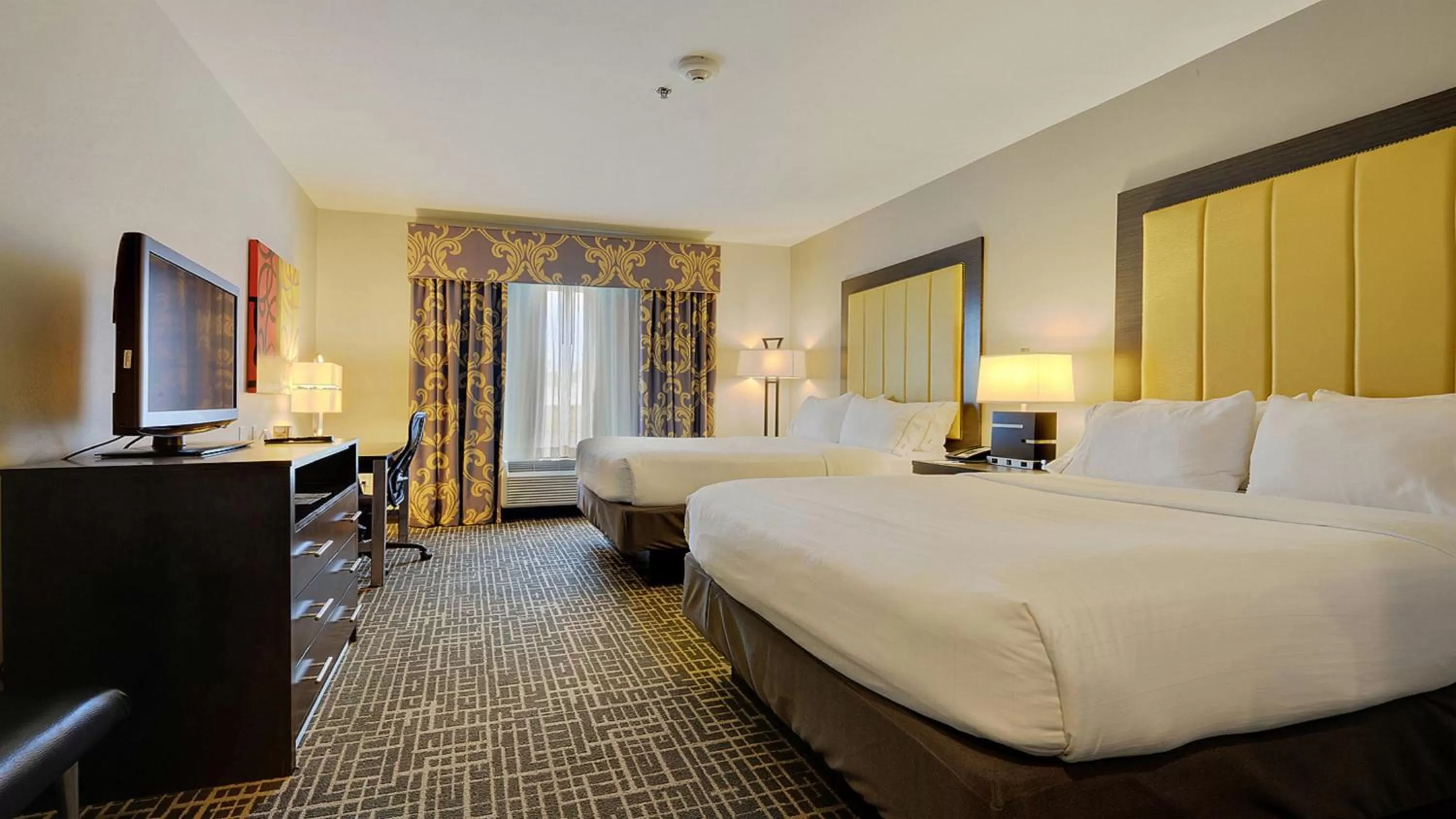 Photo of the whole room, Bed in Holiday Inn Express & Suites Gonzales by IHG