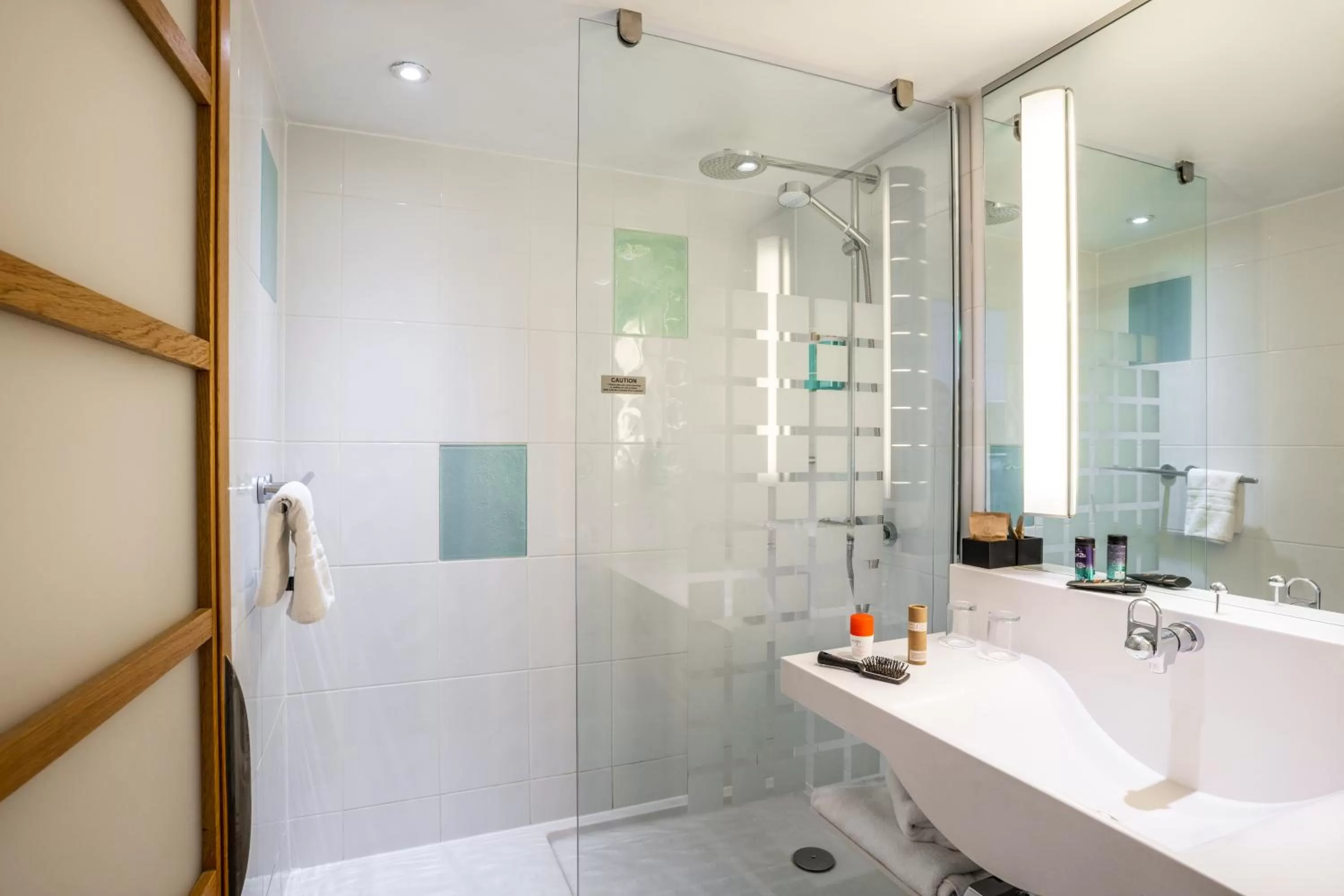 Shower in Novotel Glasgow Centre