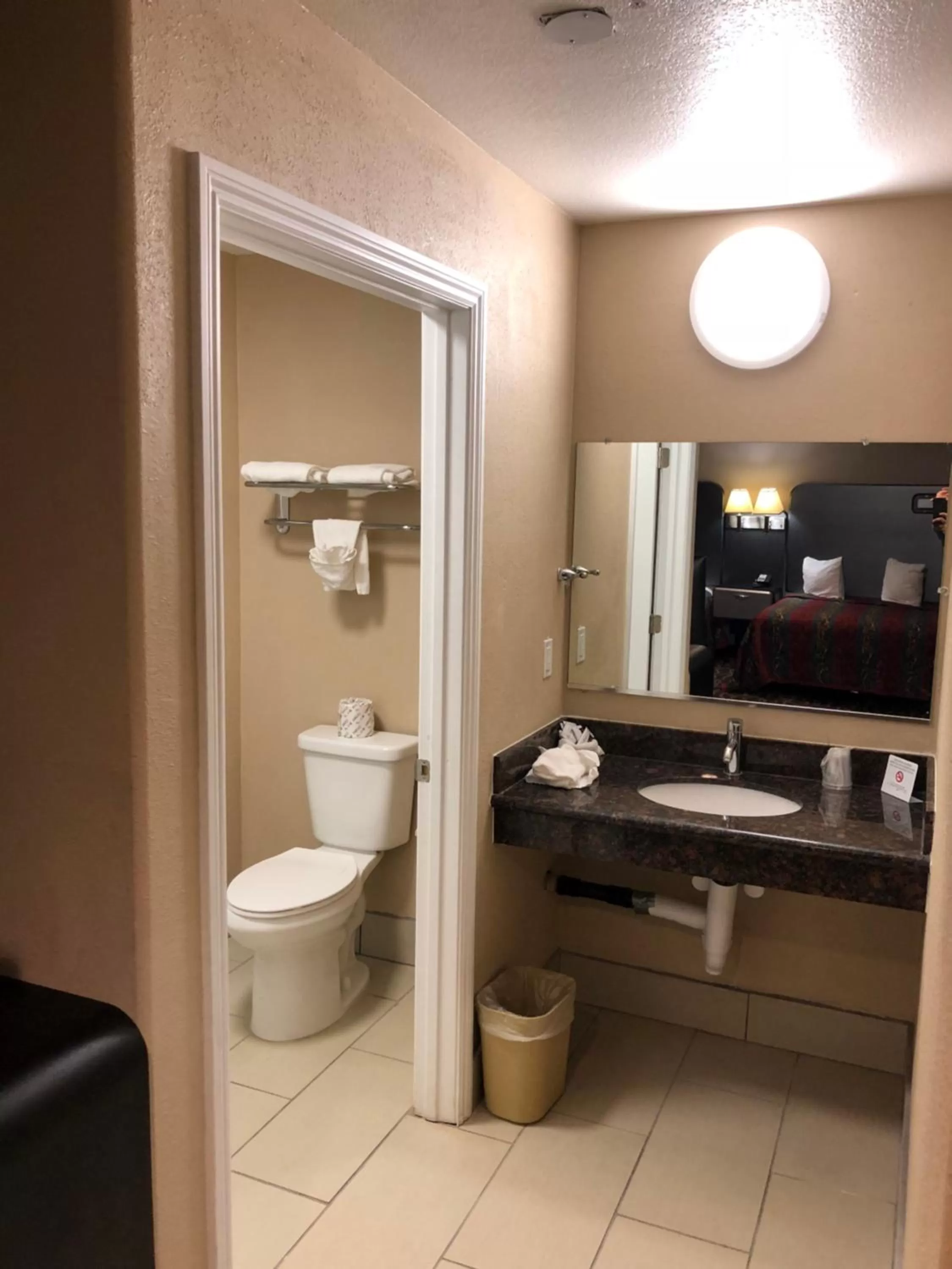 Bathroom in Casa Royal Inn