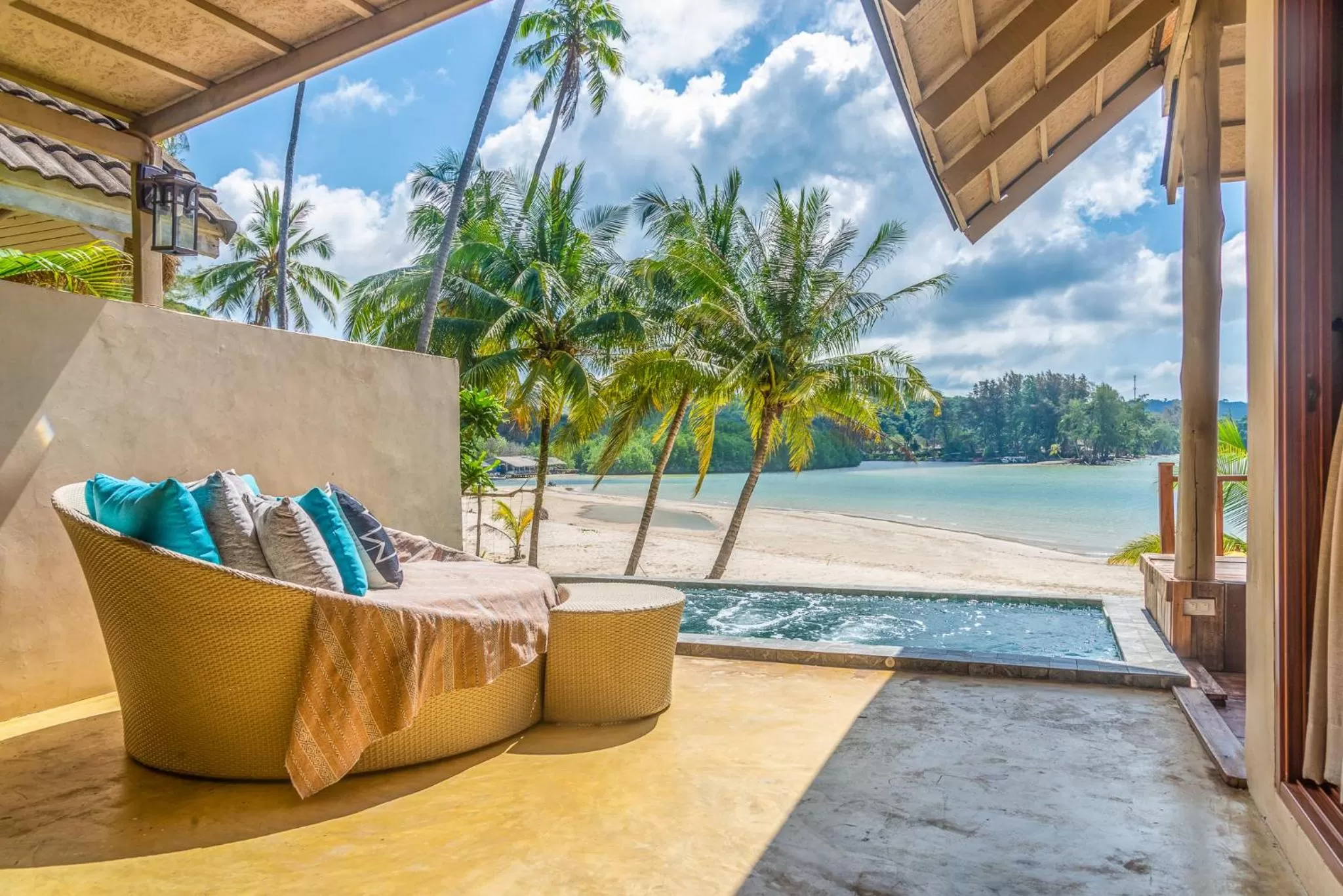 Beachfront Pool Villa in Tolani Resort Koh Kood