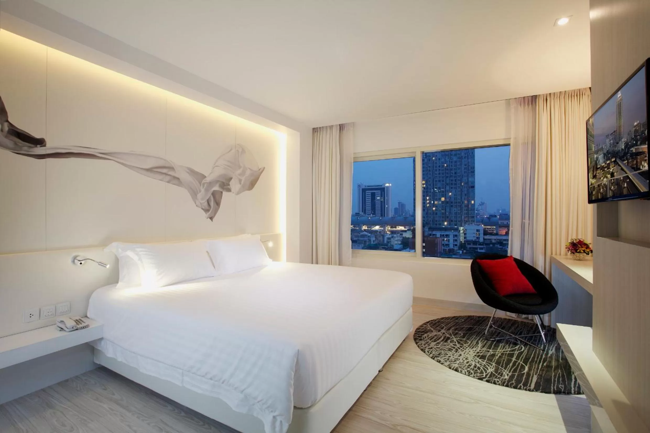 Bedroom, Bed in Centara Watergate Pavilion Hotel Bangkok