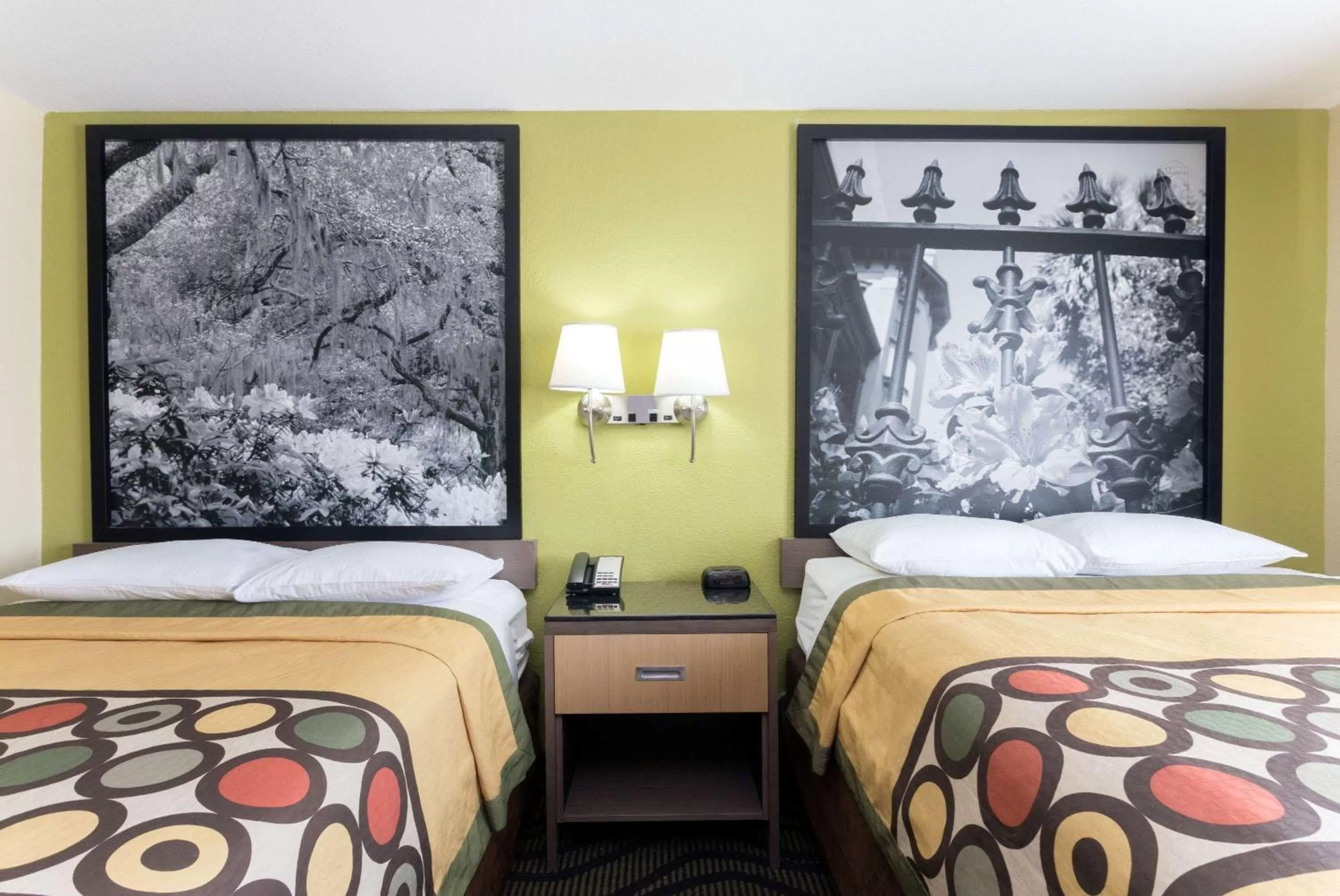 Photo of the whole room, Bed in Super 8 by Wyndham Brunswick/St Simons Island Area