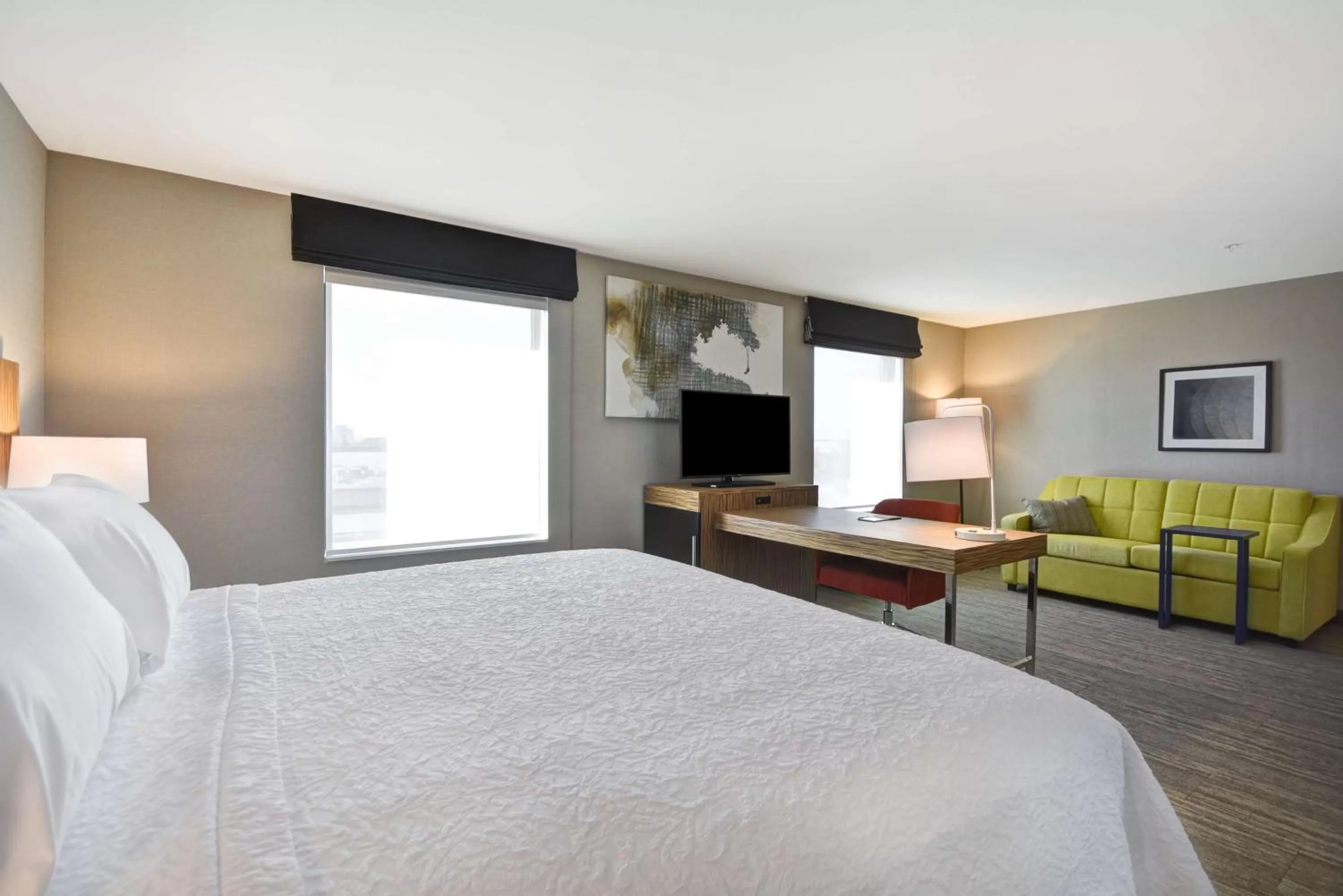 Bedroom, Bed in Hampton Inn & Suites Detroit/Warren