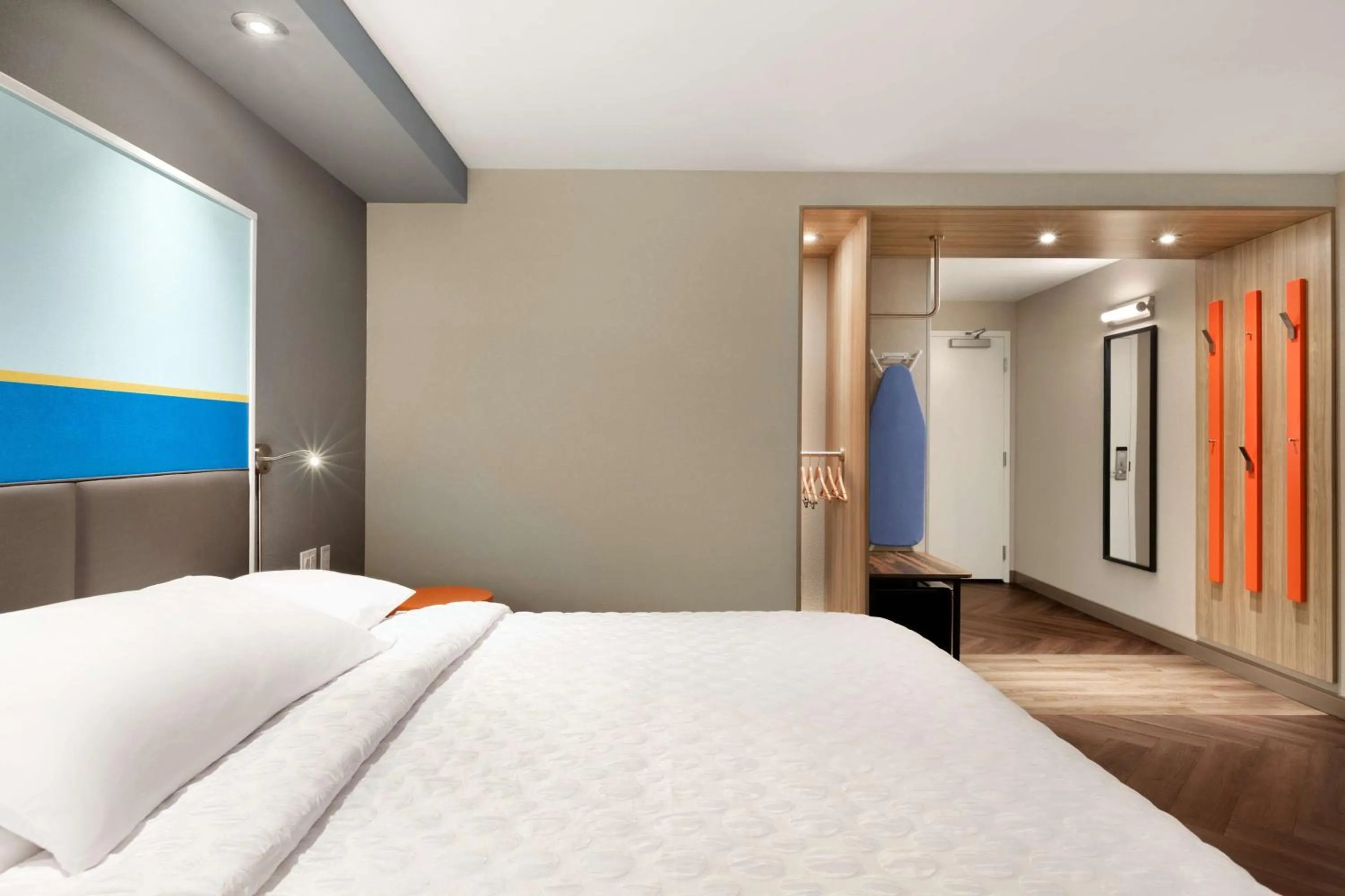 Photo of the whole room, Bed in Tru By Hilton Las Vegas Airport NV