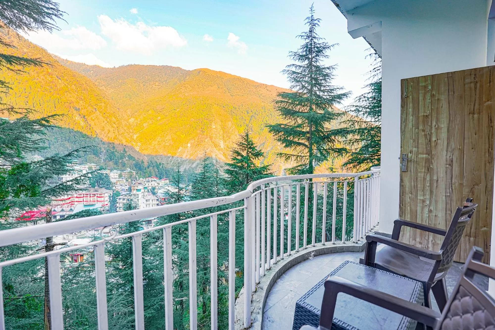 Balcony/Terrace, Mountain View in FabHotel Green Origins