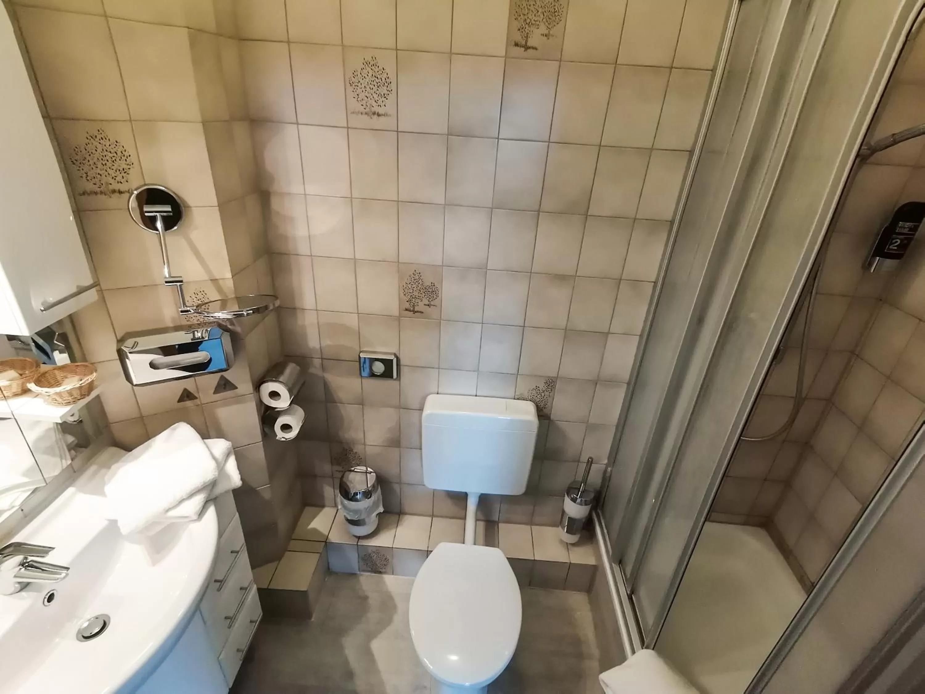 Shower in Hotel Kitzinger Hof an der B8