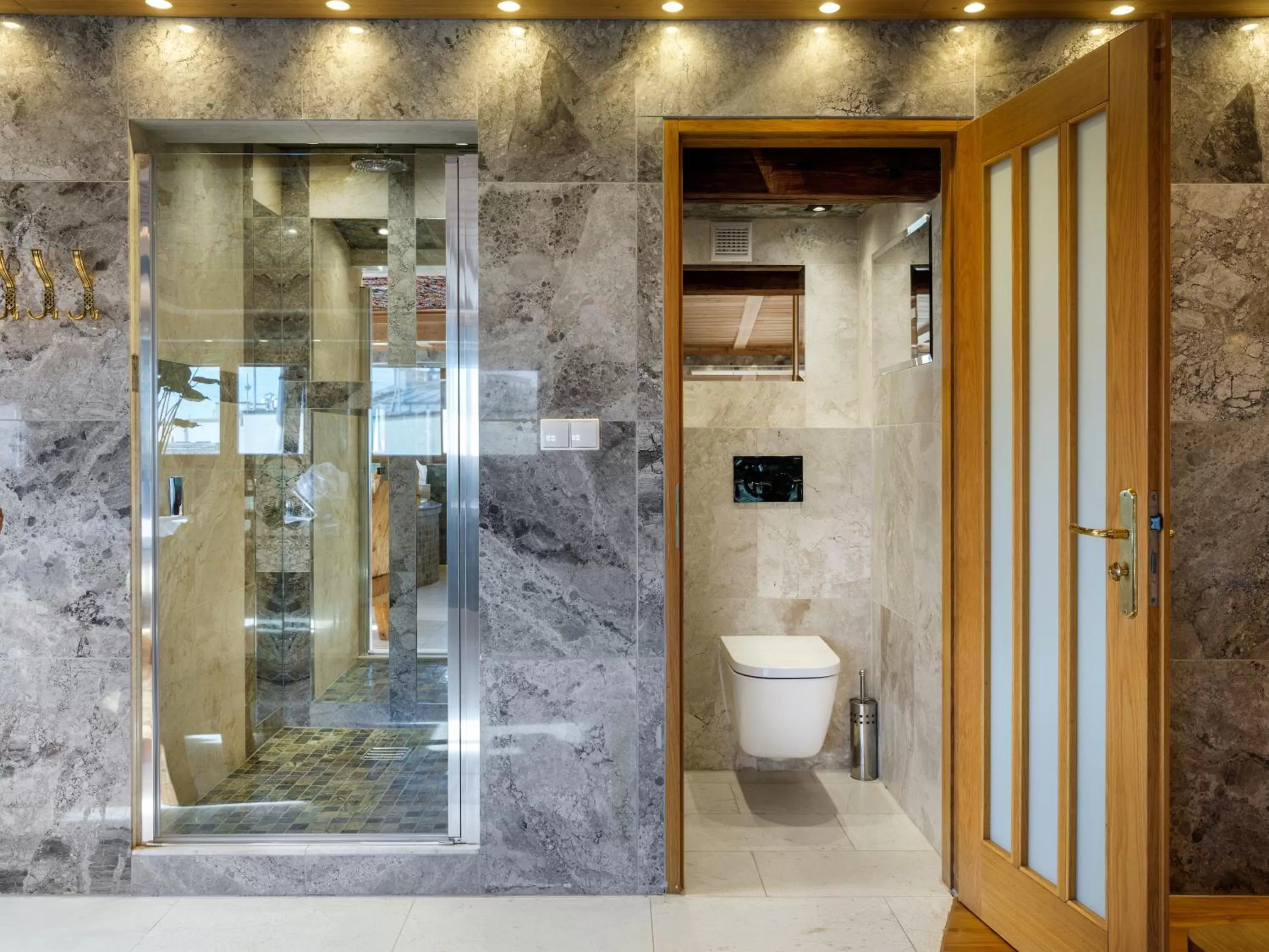 Shower in Aparthotel Stare Miasto