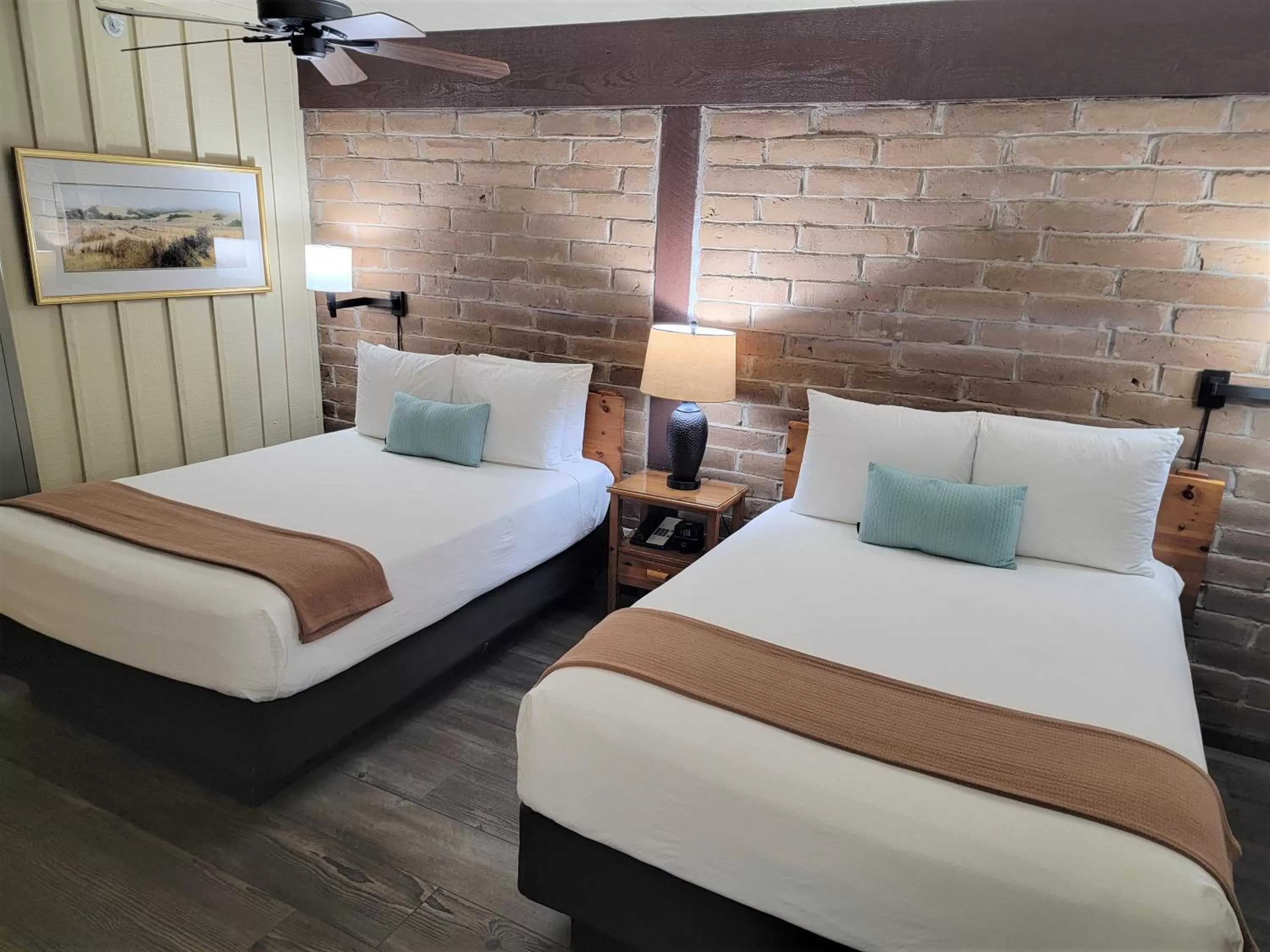 Bedroom, Bed in El Pueblo Inn