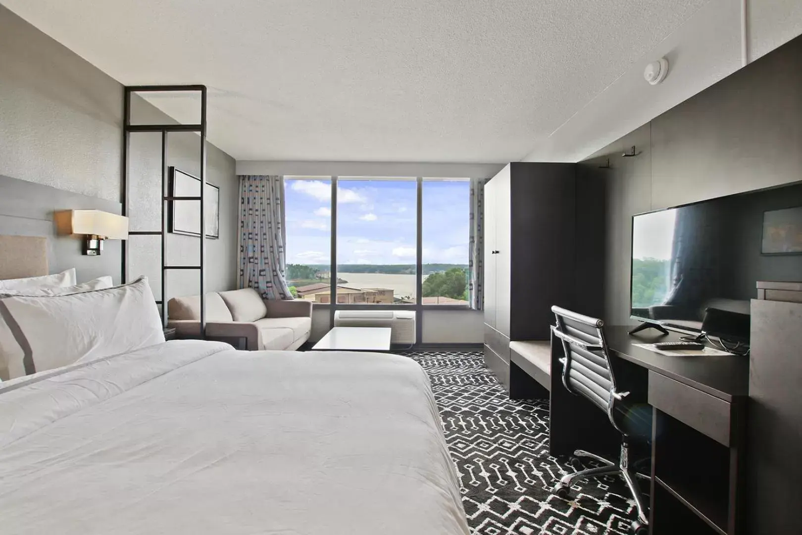 Lake Facing King Deluxe - single occupancy in The Resort at Lake of the Ozarks Lake Facing King Deluxe - single occupancy in The Resort at Lake of the Ozarks