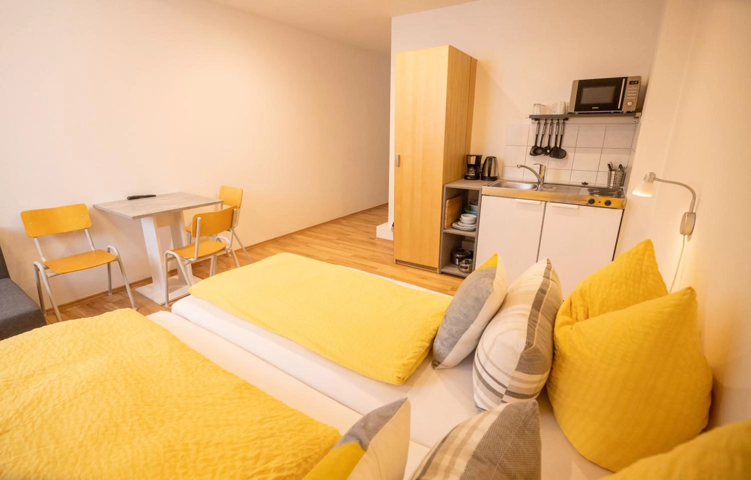 Photo of the whole room, Bed in Ford Apartment Bremen City Center