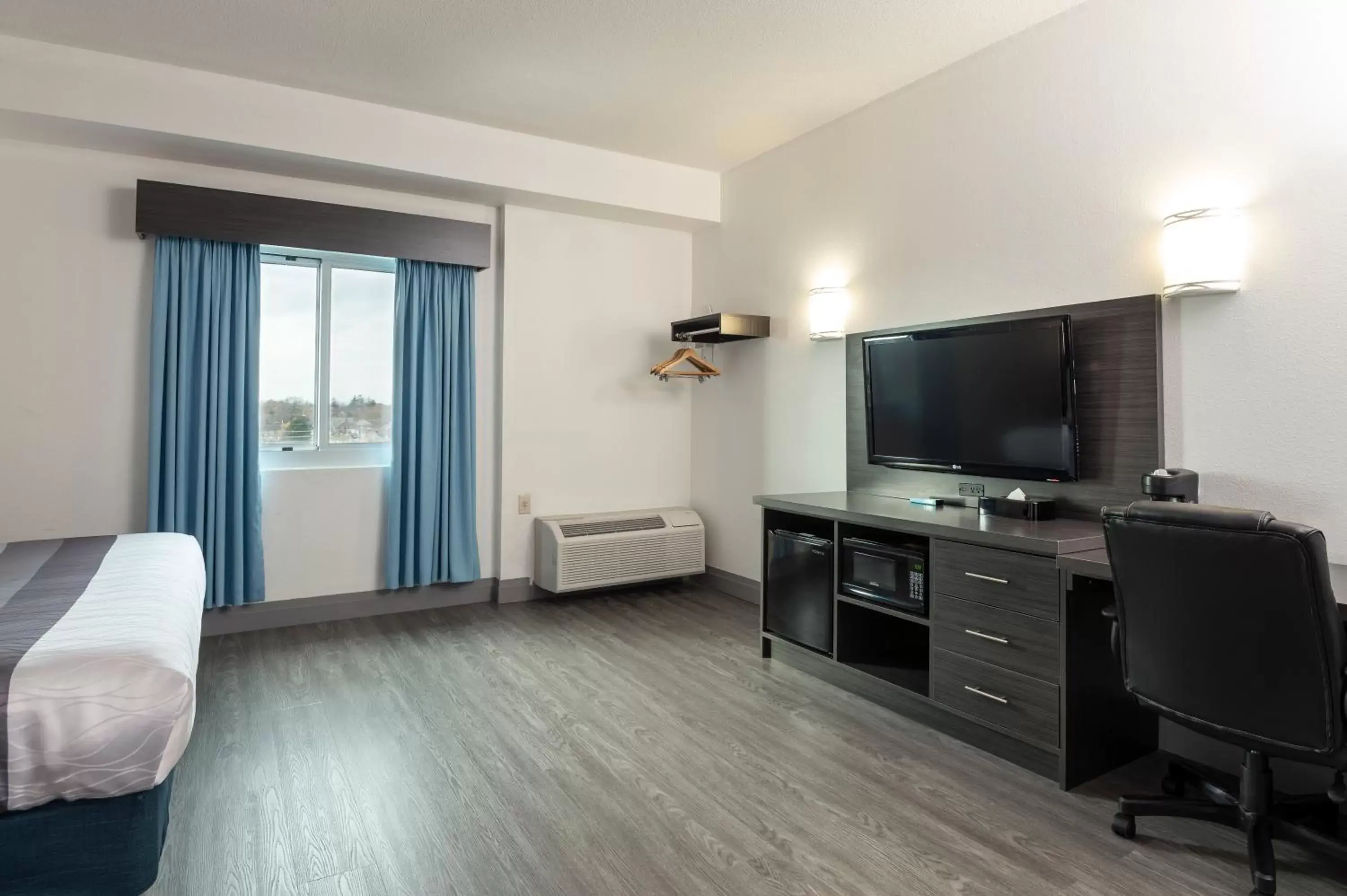 King Room - Accessible/Non Smoking in Comfort Hotel King Room - Accessible/Non Smoking in Comfort Hotel