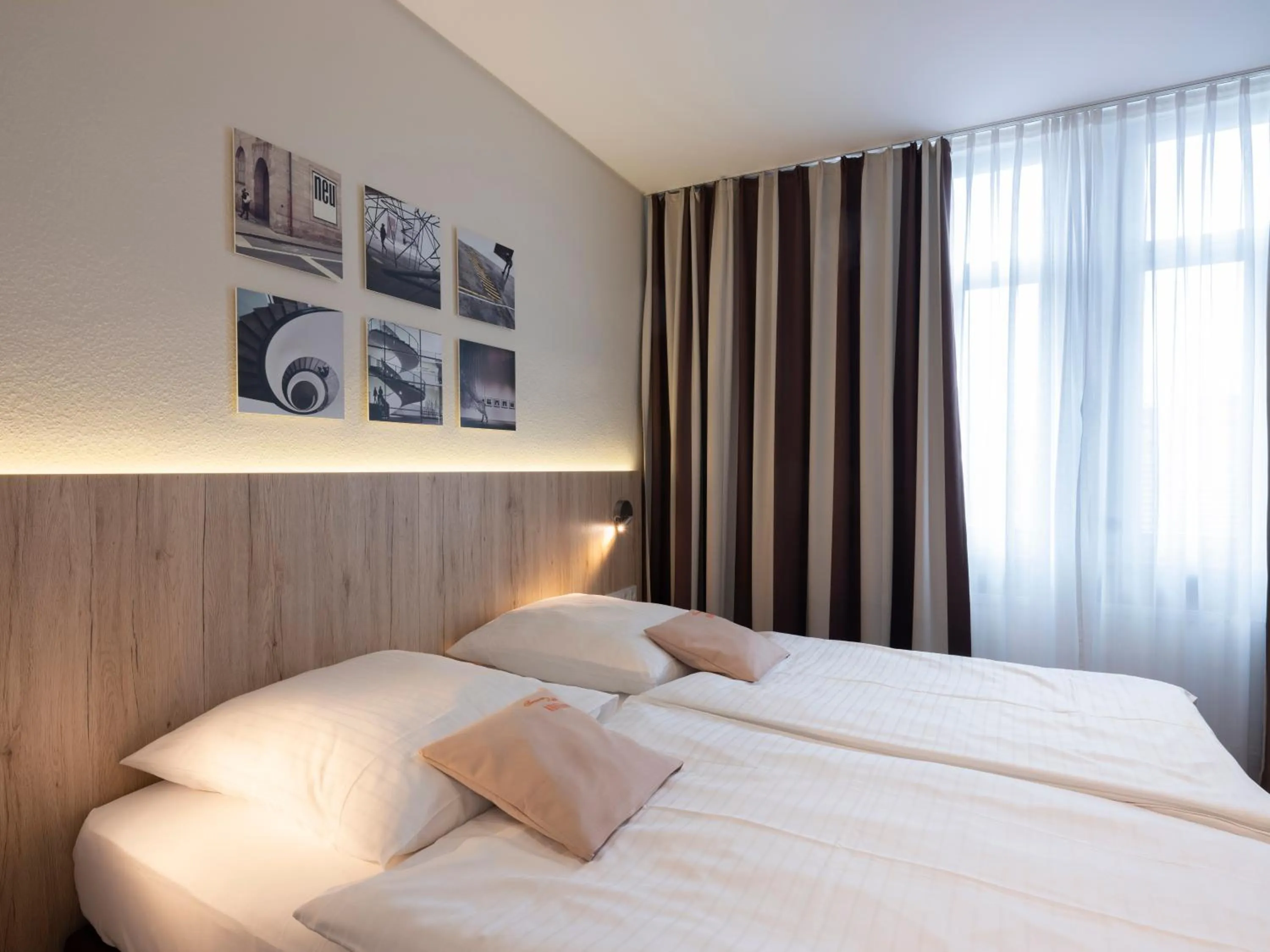 Photo of the whole room, Bed in Hotel VICTORIA Nürnberg