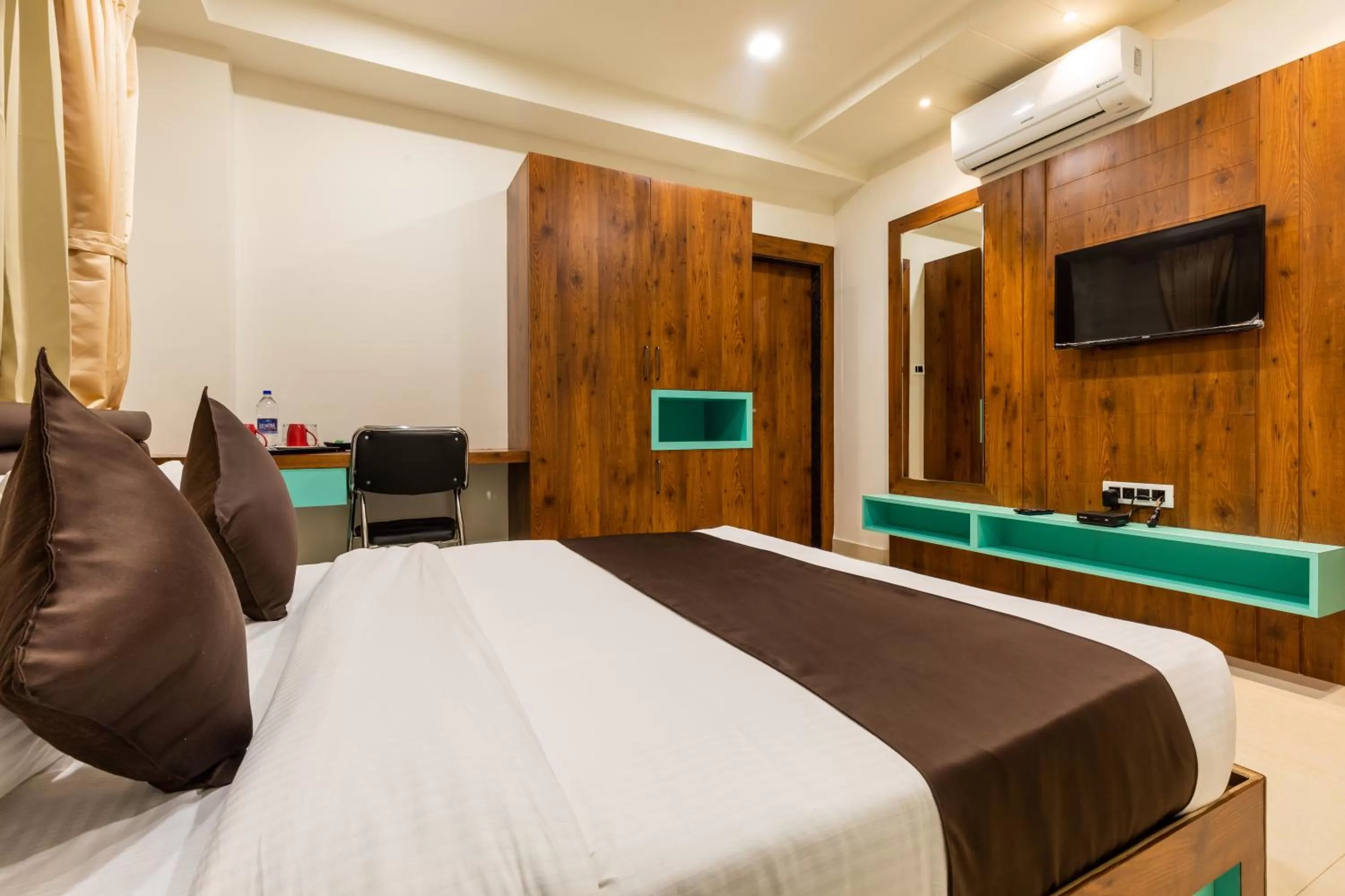 Photo of the whole room, Bed in The Grand Shaurya